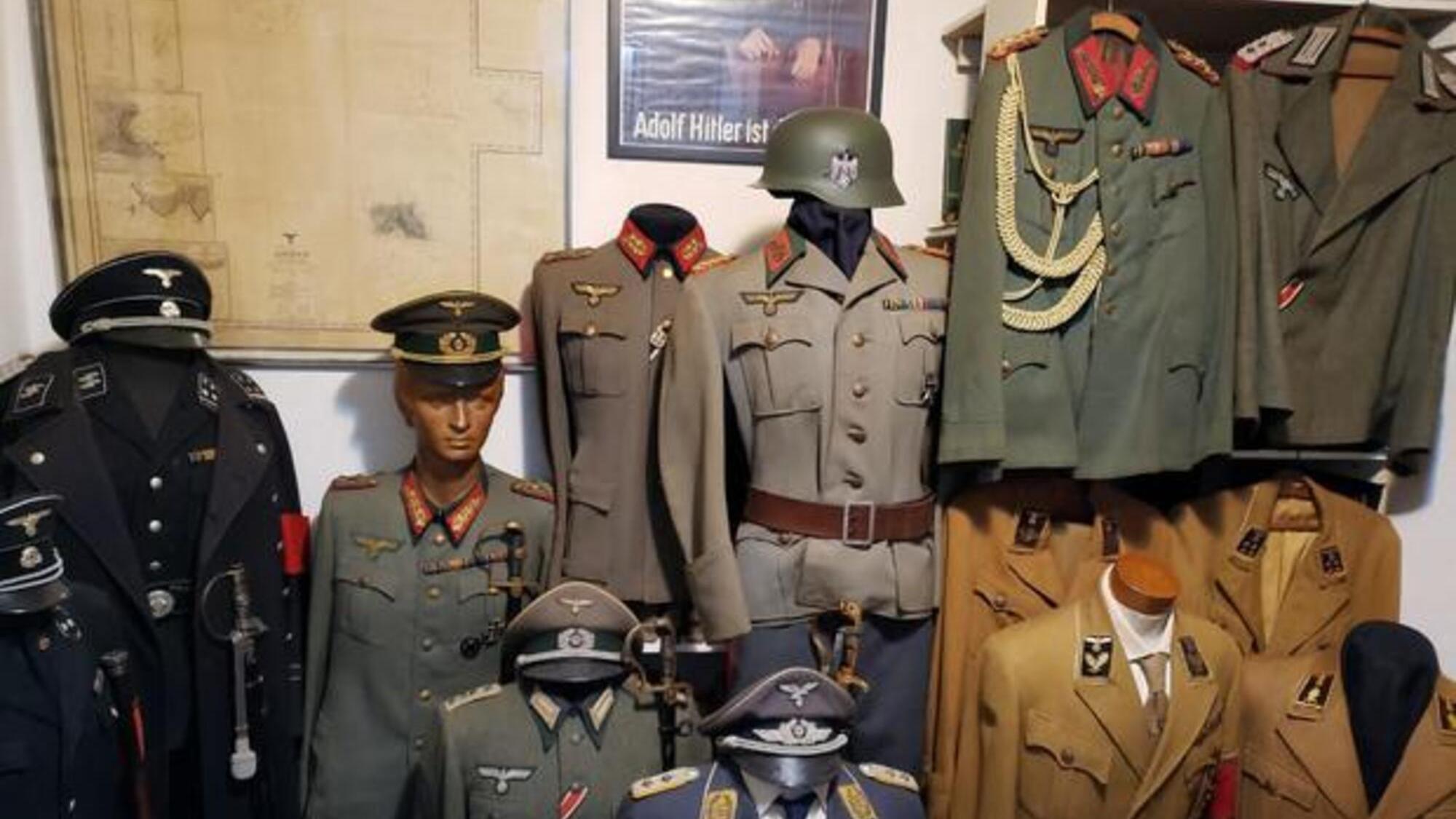 La fuerza de seguridad confiscó insignias, documentos, uniformes y banderas nazi, entre otros elementos.