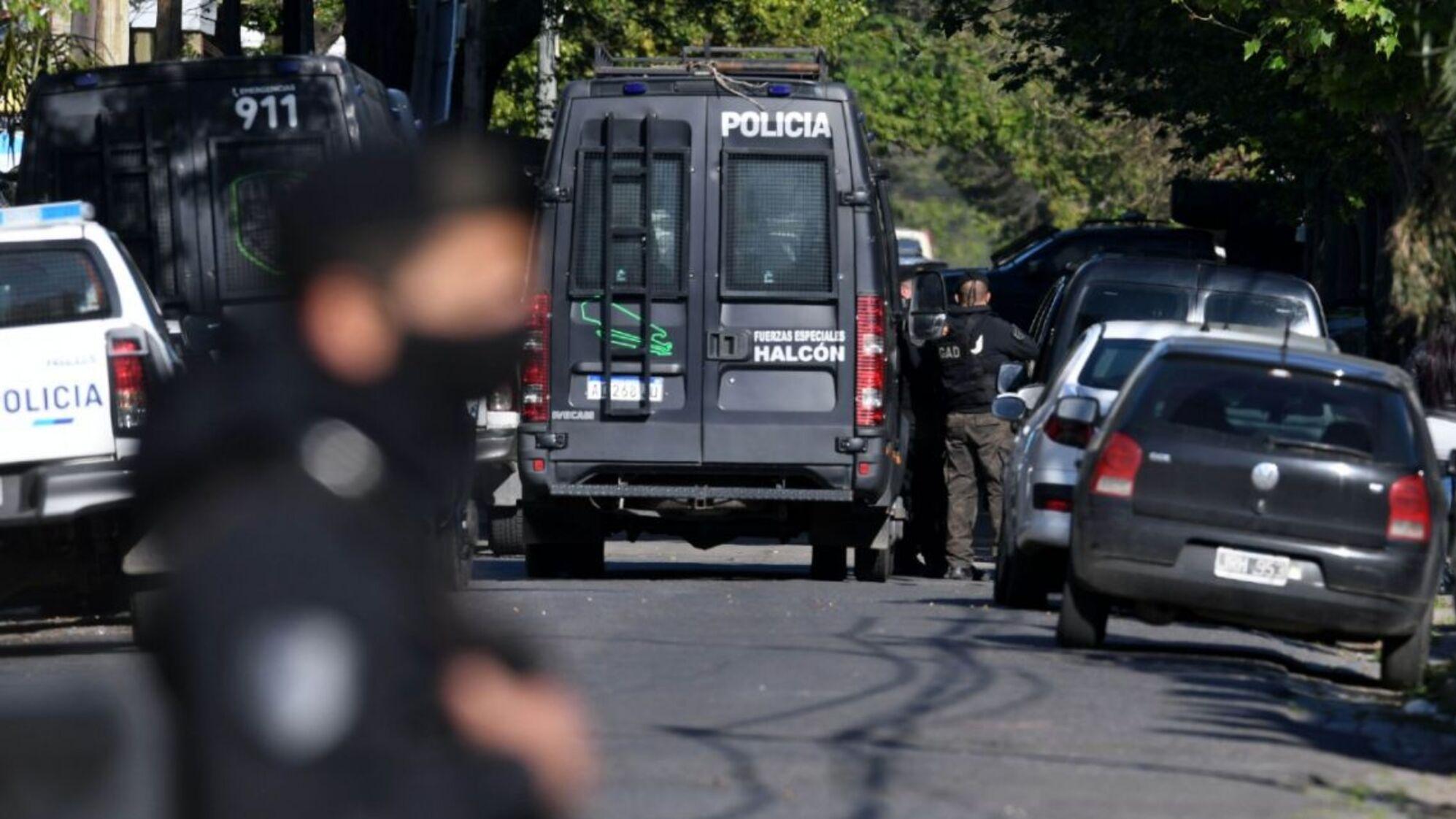 El Grupo Halcón, división especial de la Policía bonaerense, durante las horas de tensión en Caseros.