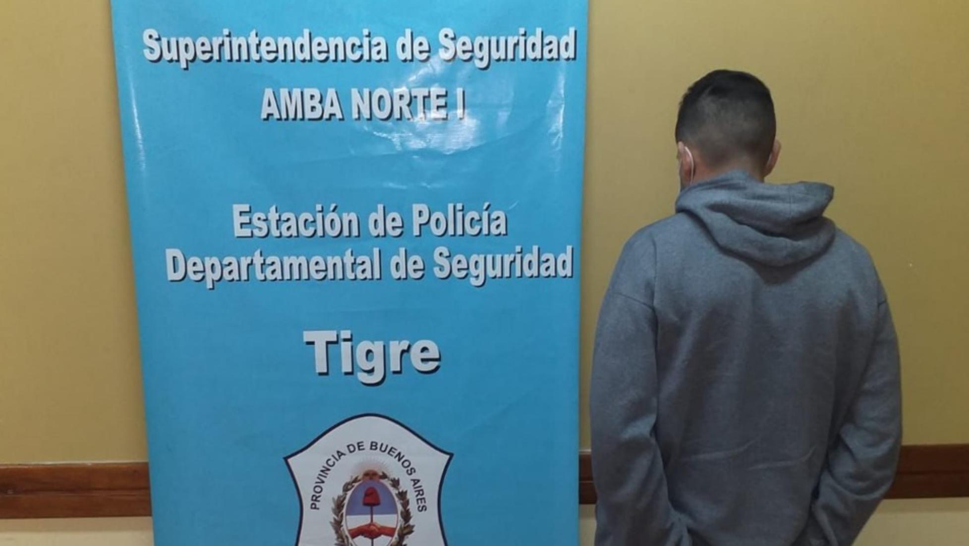 Este es el custodio que fue apresado por los investigadores policiales.