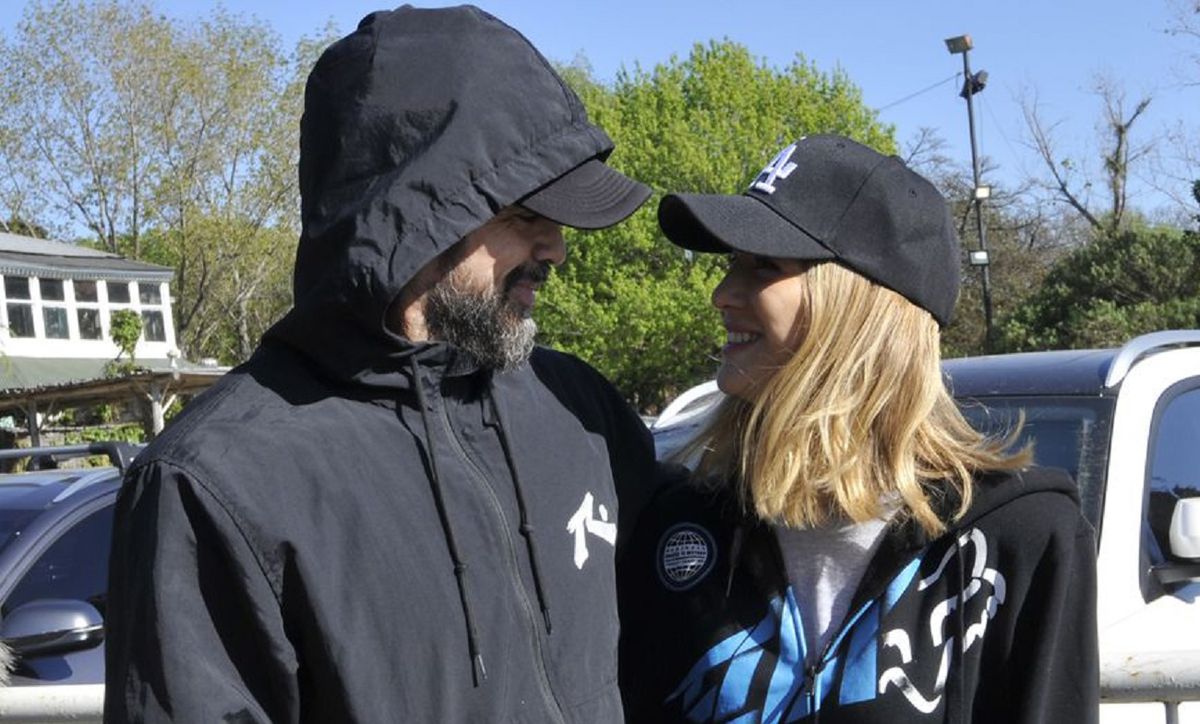 Flor Vigna y Luciano Castro juntos en la puerta del gimnasio.