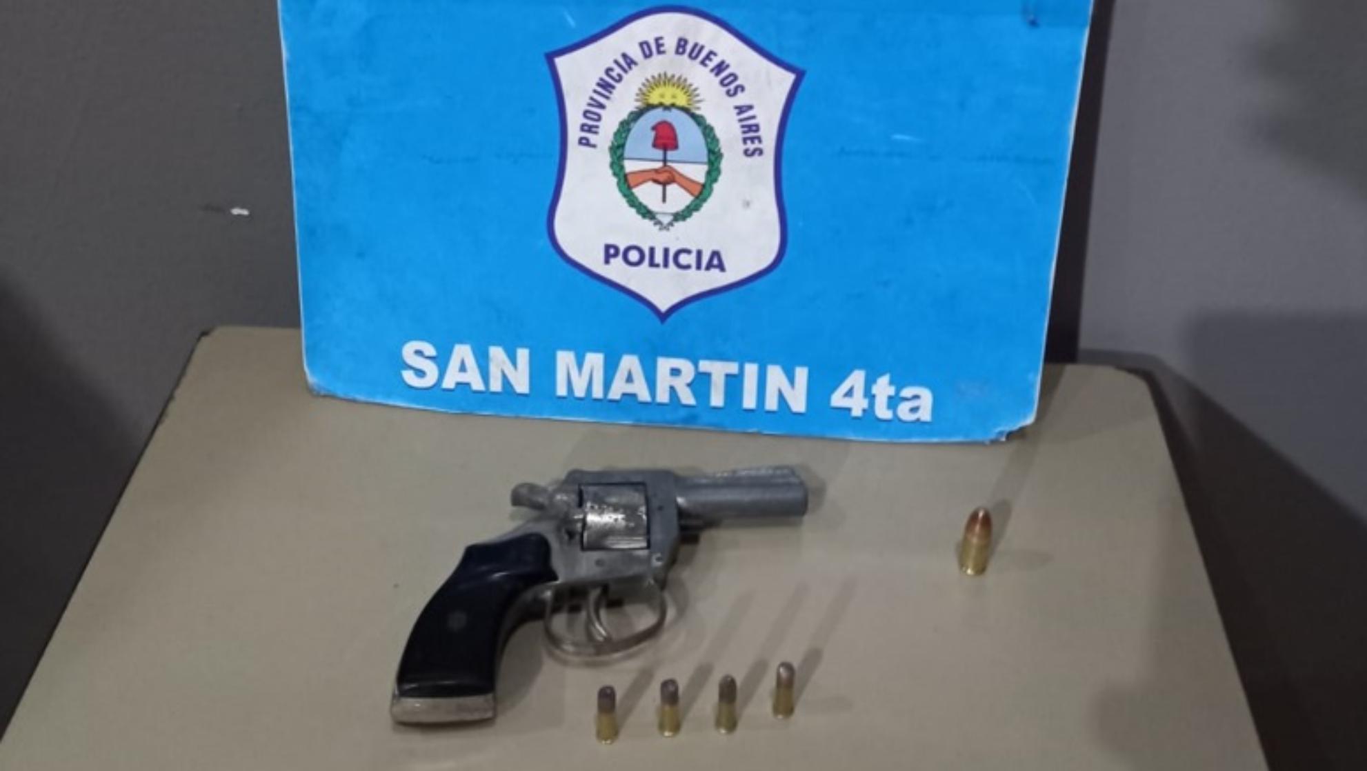 Esta es el arma de fuego que se cree que fue utilizada para agredir a disparos a la víctima.