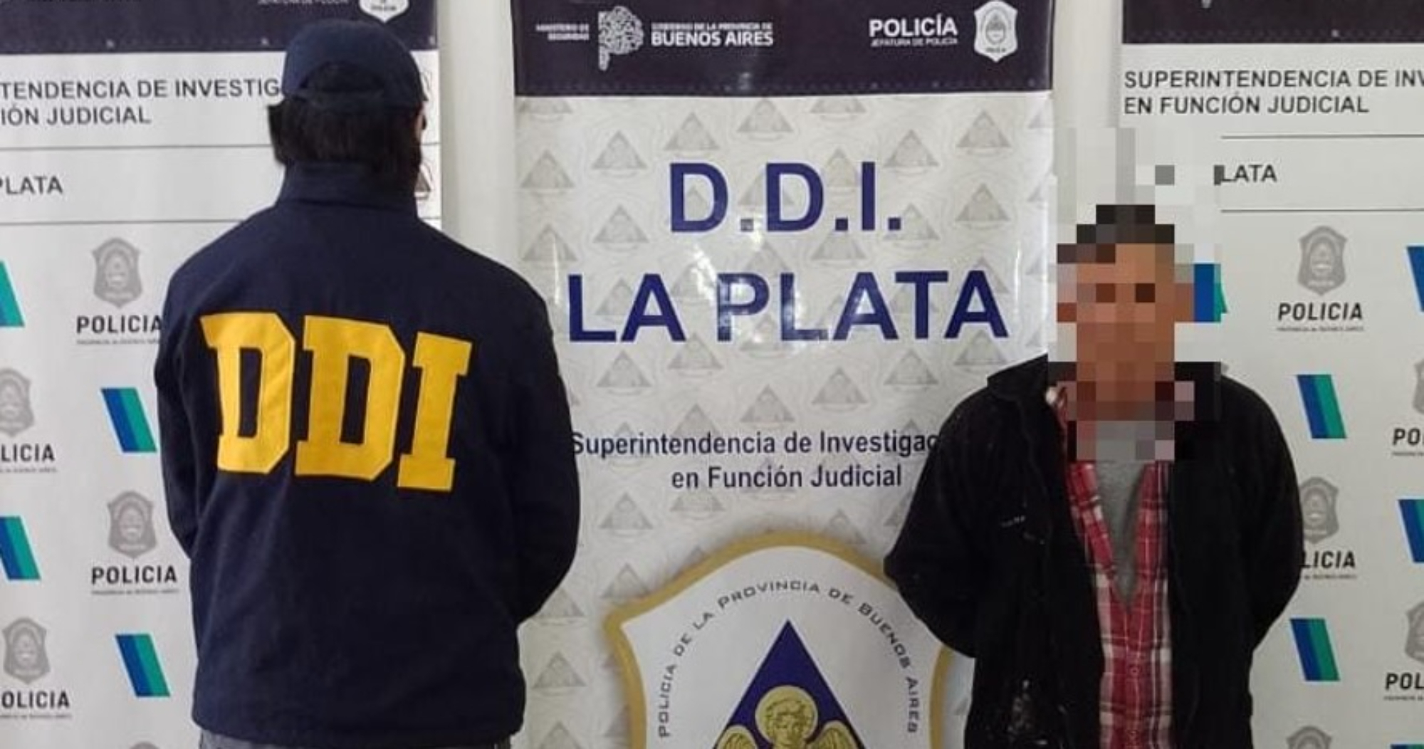 Este es el sujeto que fue capturado por los investigadores policiales.