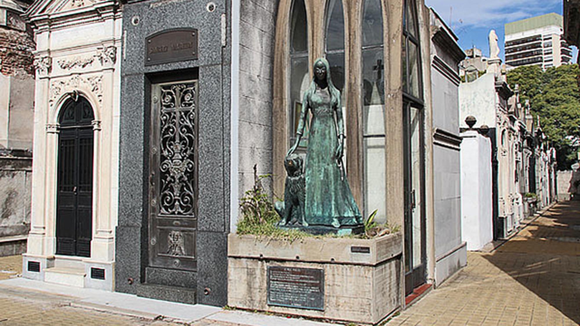 Enigmas en el Cementerio de La Recoleta.