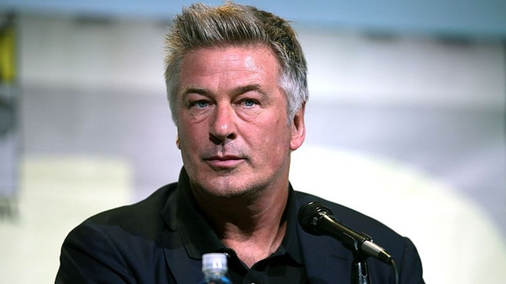 El tuit premonitorio de Alec Baldwin sobre el accidente en el que disparó y mató a una directora (imagen ilustrativa).