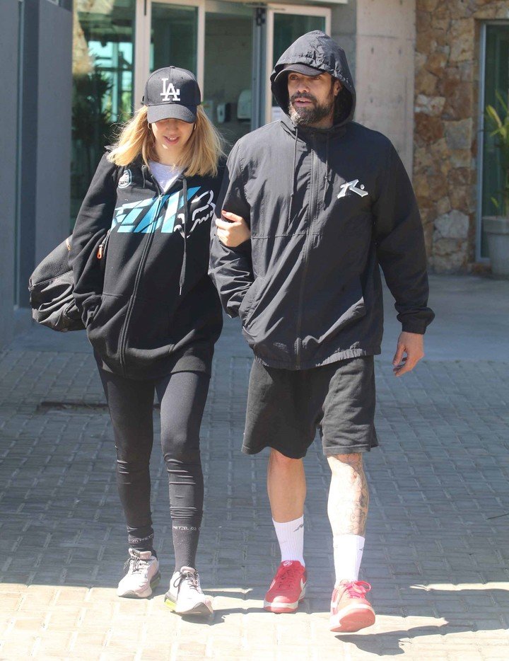 Luciano Castro y Flor Vigna saliendo juntos del gimnasio.