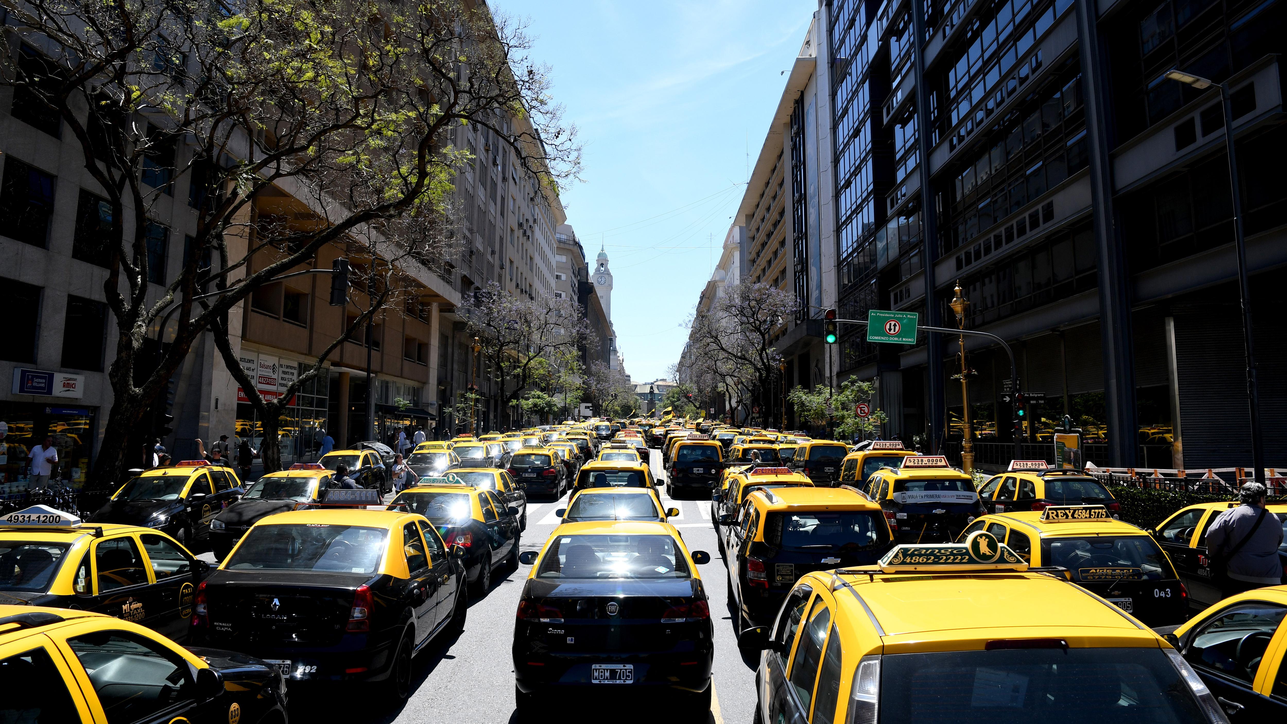 Los gremios de taxistas estimaban que hay unos 12 mil circulando por la Ciudad (Jonatan Moreno/Crónica/Archivo).