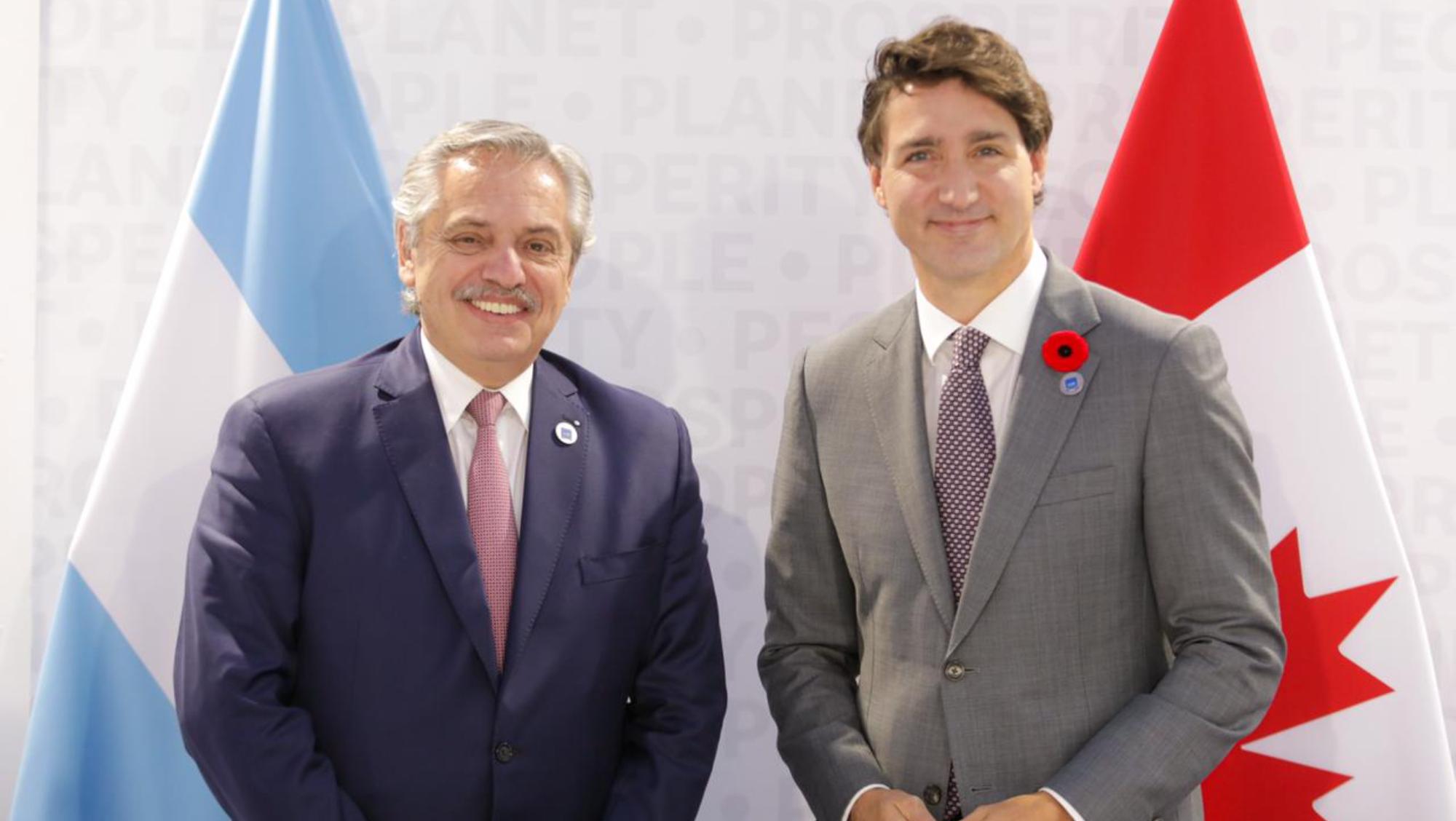 El presidente Alberto Fernández junto a su par canadiense, Justin Trudeau.