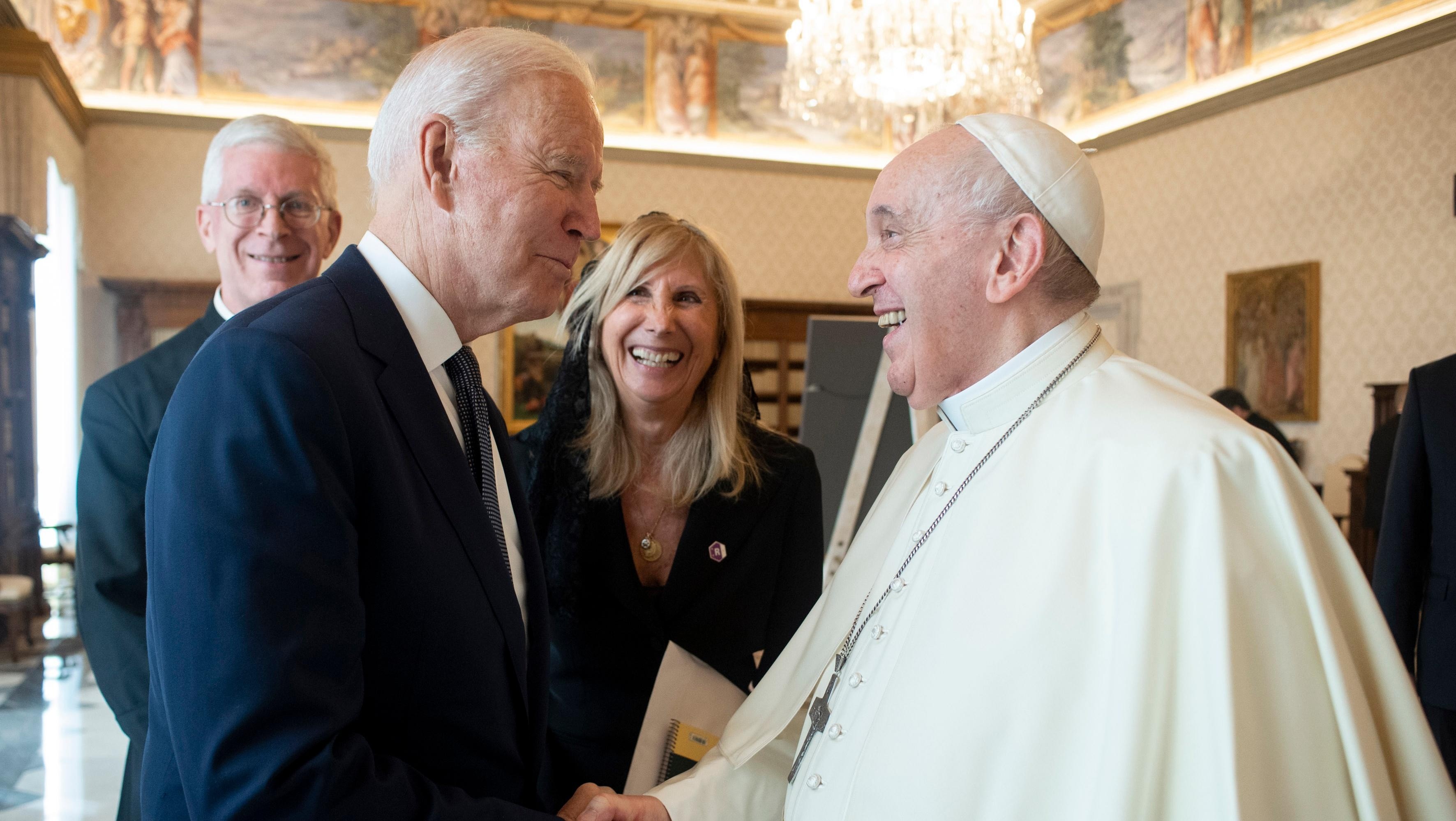 Bergoglio lo había felicitado telefónicamente por su triunfo en las elecciones presidenciales del 2020.