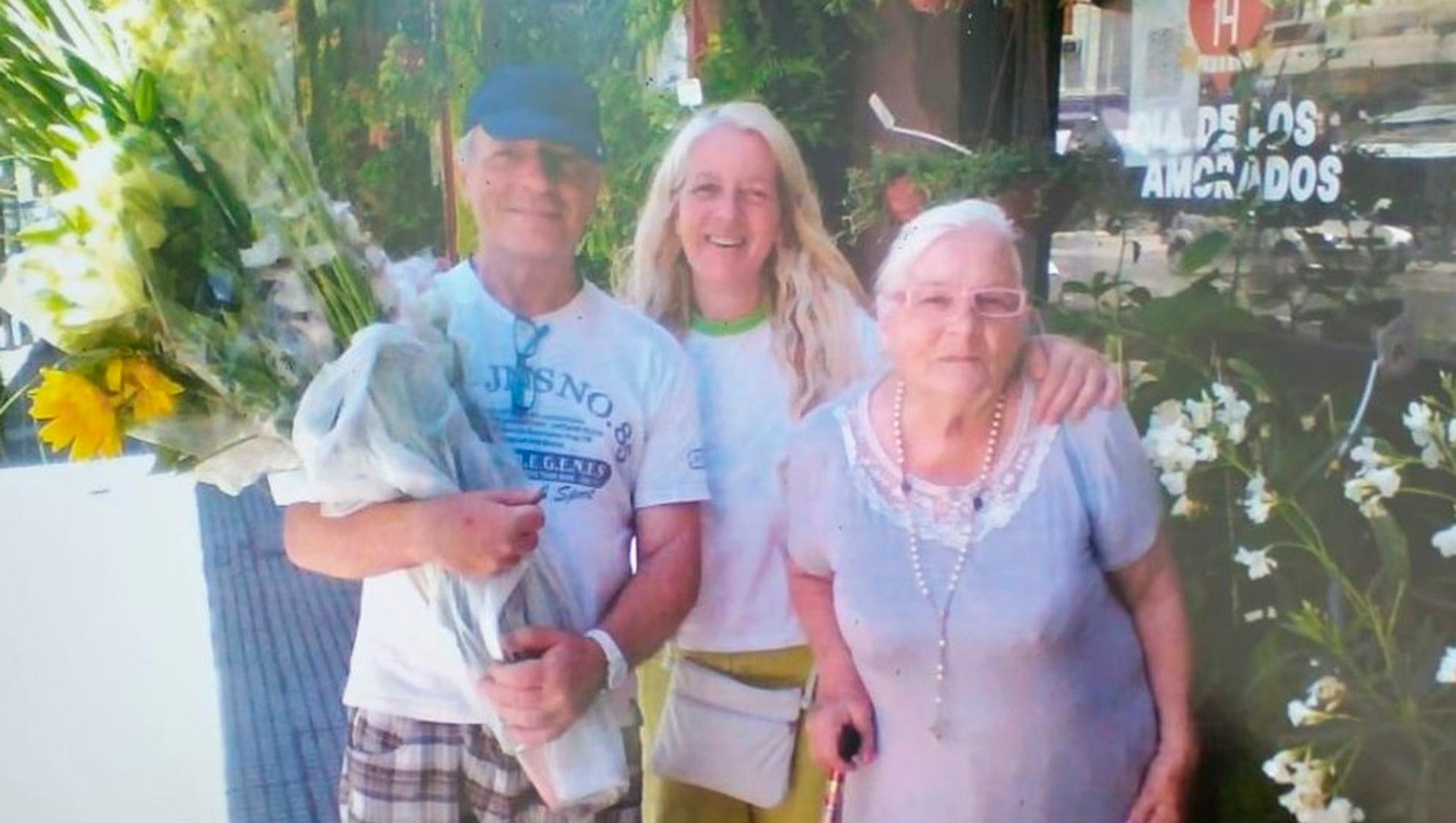 Gabriela y Gabriela, junto a su mamá, cuando decidieron empezar con su emprendimiento de nuevo.