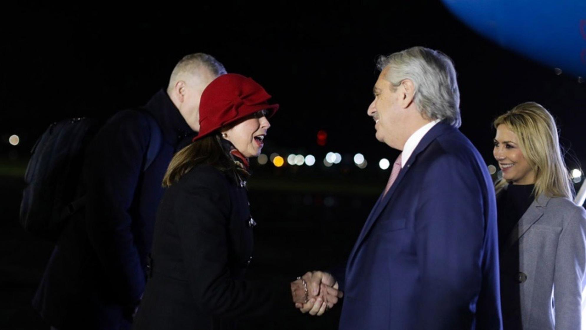 Alberto Fernández, al llegar a Escocia para participar de la cumbre climática del COP26.