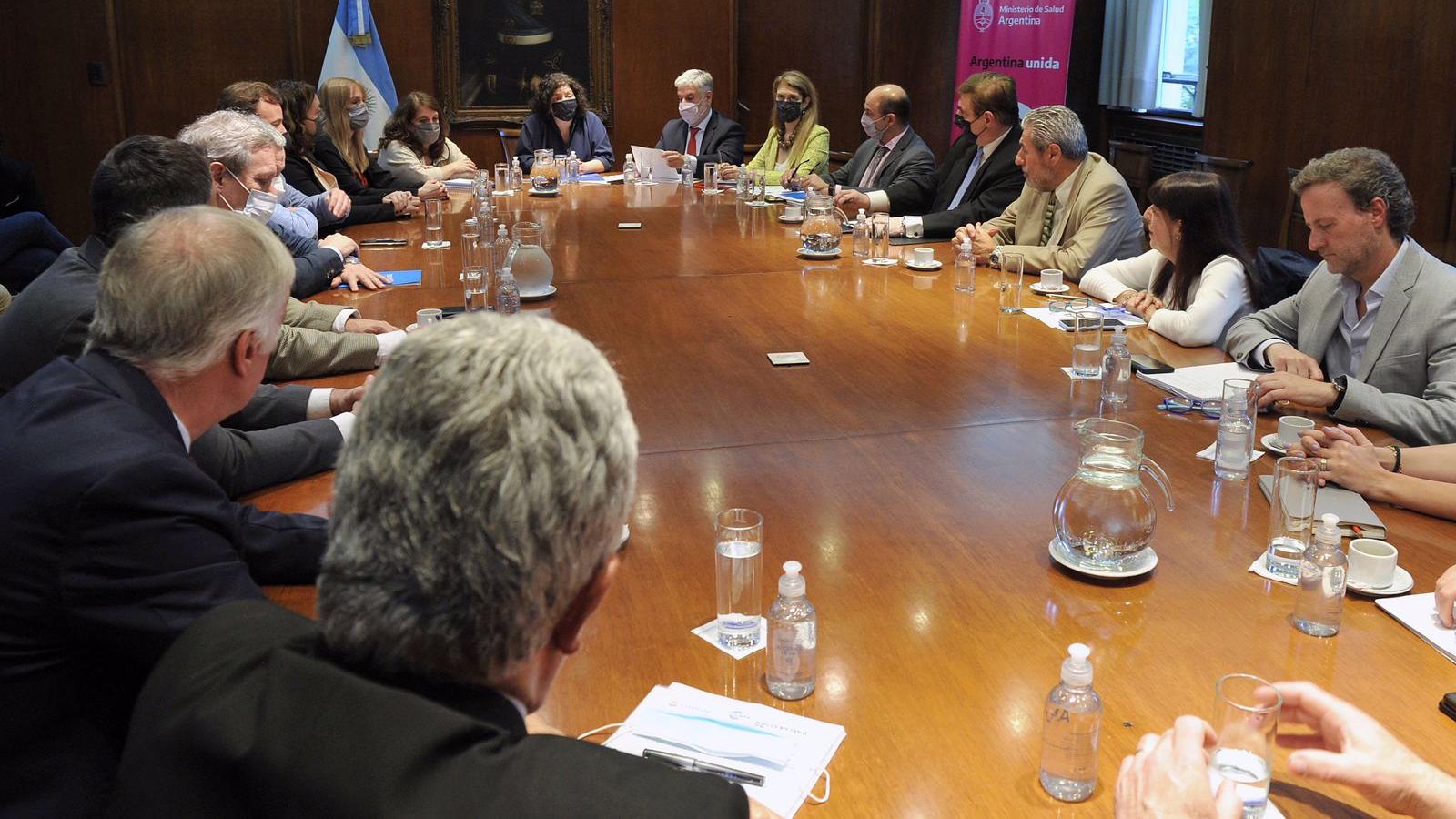 El último jueves, Feletti y Vizzotti recibieron a representantes de la industria farmacéutica.