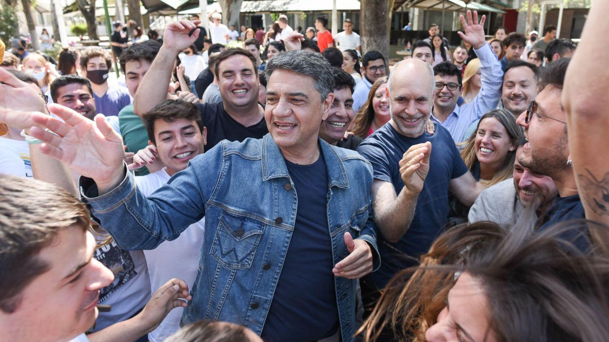 Jorge Macri y Horacio Rodríguez Larreta compartieron un encuentro con jóvenes en Vicente López.