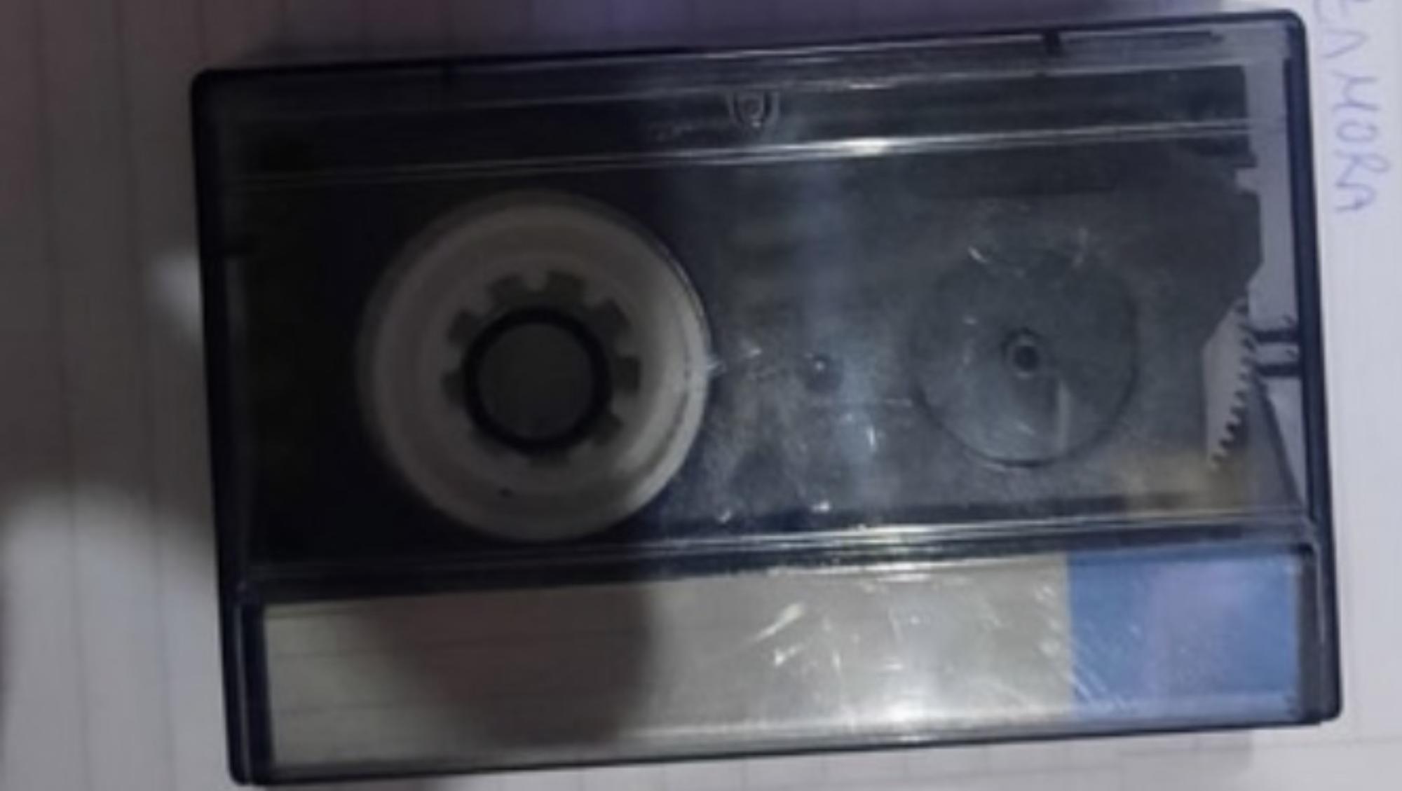 Uno de los cassettes que habría sido utilizado para grabar los sonidos del ultraje.