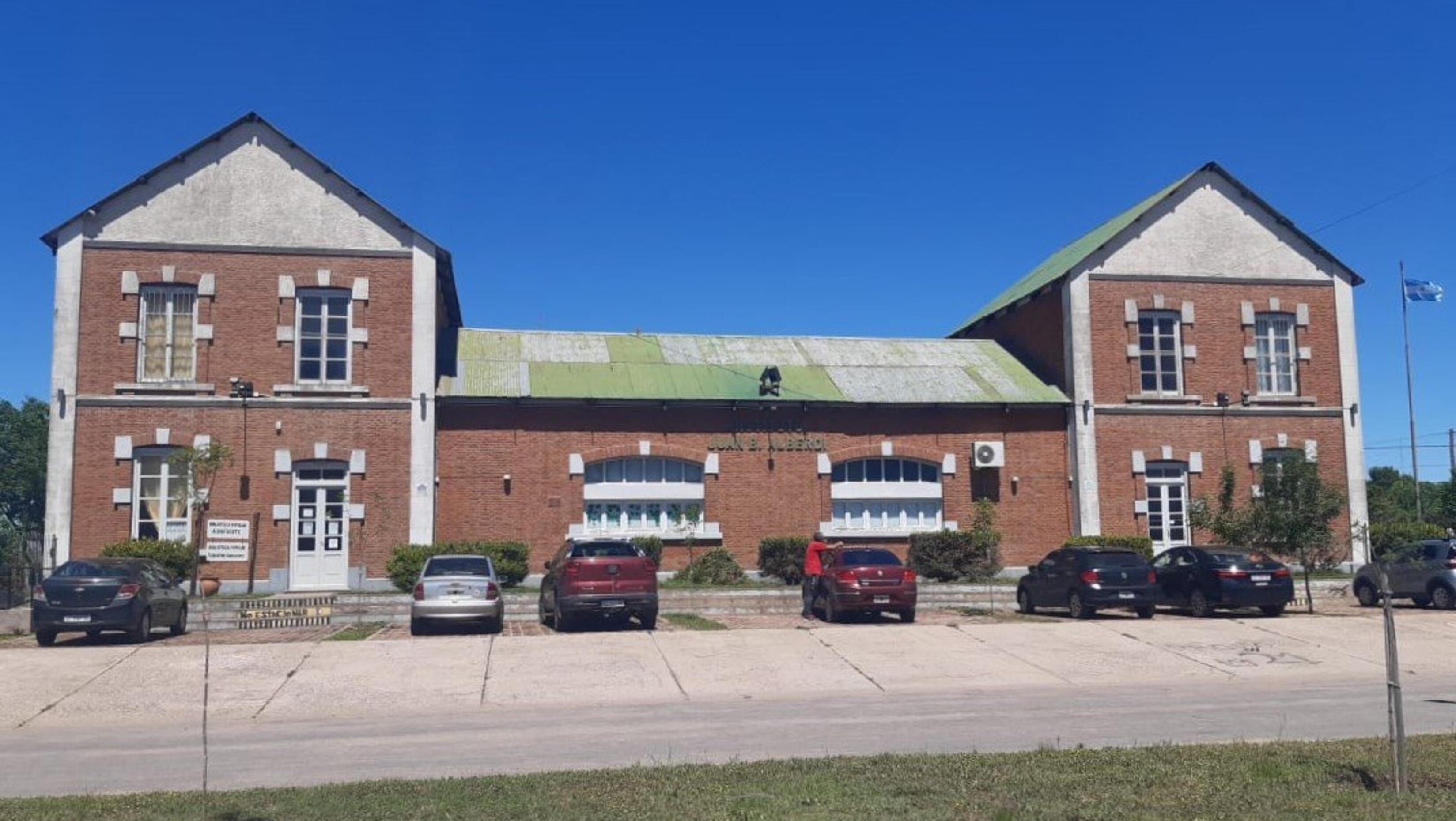 El Instituto Alberdi donde se infartó el hombre de 62 años tras emitir su voto.