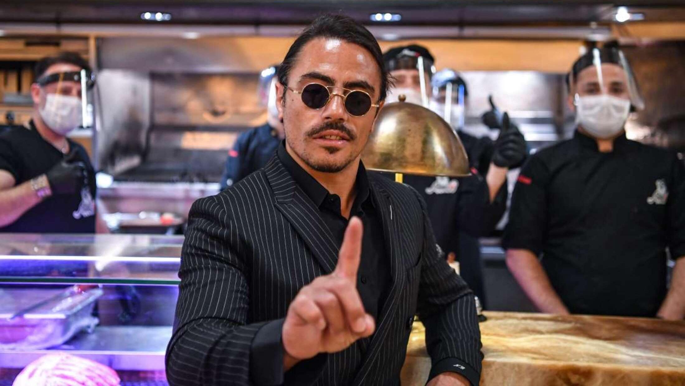 Salt Bae está en alerta por la competencia. 