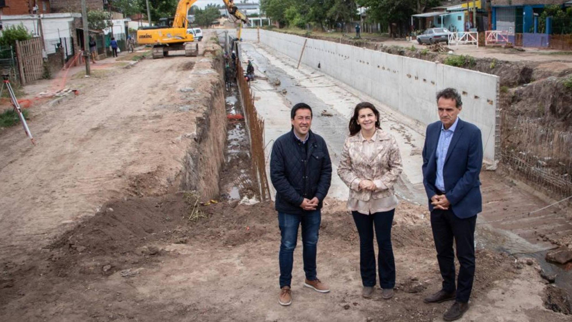 Gabriel Katopodis, Leonardo Nardini y Mariel Fernández recorrieron obras hidráulicas y de pavimentación en Moreno.