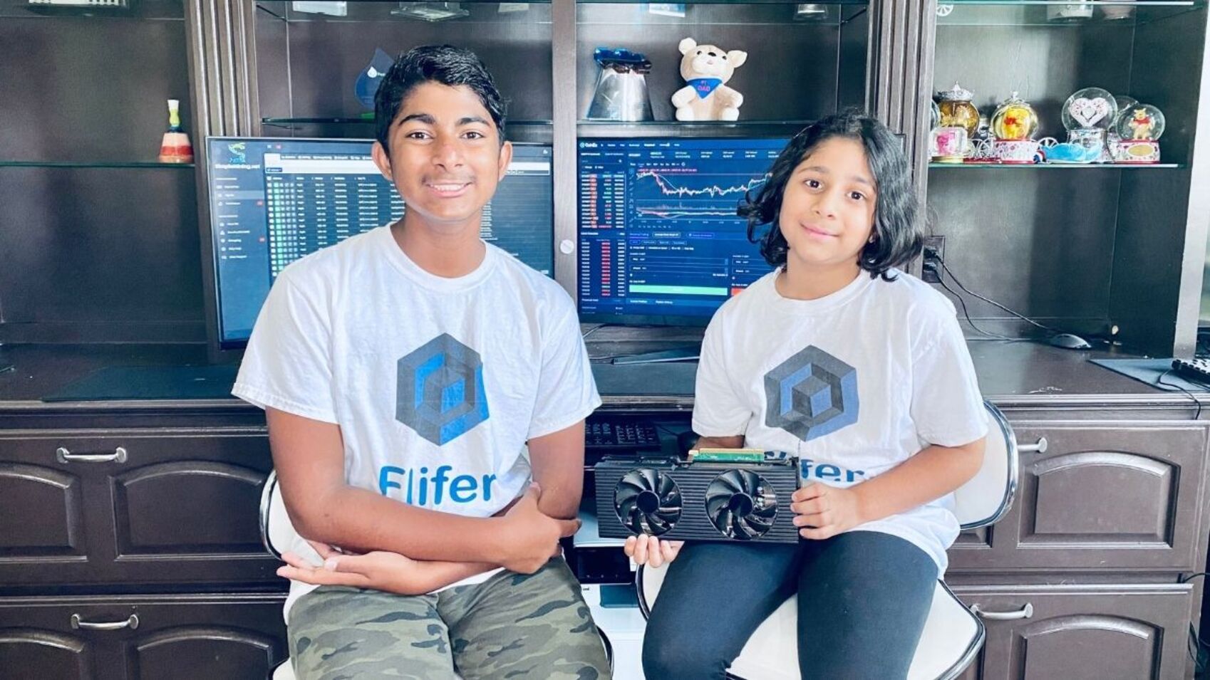 Dos hermanos de 9 y 14 años aprendieron a minar criptomonedas y ganaron 160 mil dólares.