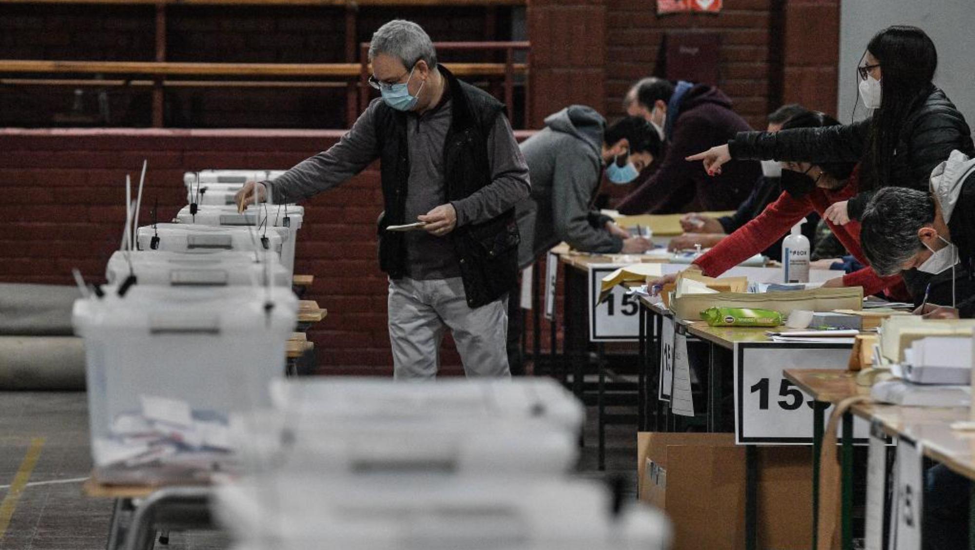 Chile elige presidente, en el marco de unas elecciones muy reñidas (Xinhua).