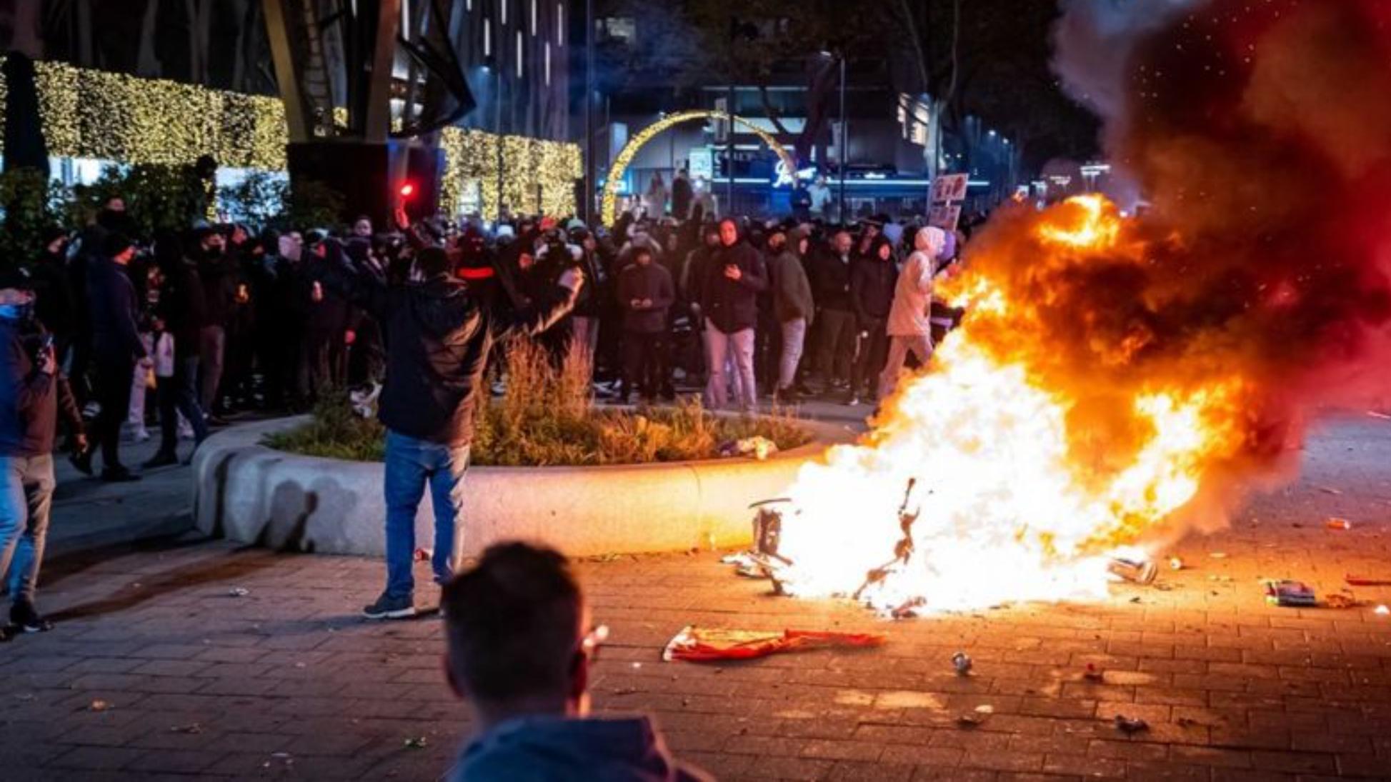 Las protestas en Países Bajos se produjeron en rechazo a las restricciones por el coronavirus impuestas por su gobierno (EFE).