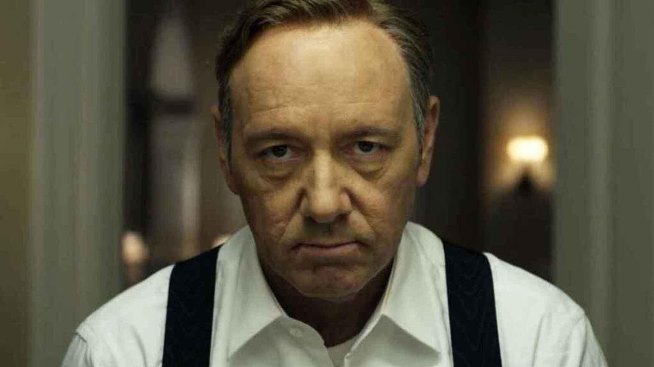 La denuncia contra Kevin Spacey por acoso sexual a un asistente de producción en el set de la serie llevó a que la productora rescinda sus contratos de actuación y producción. (Gentileza: El Español)