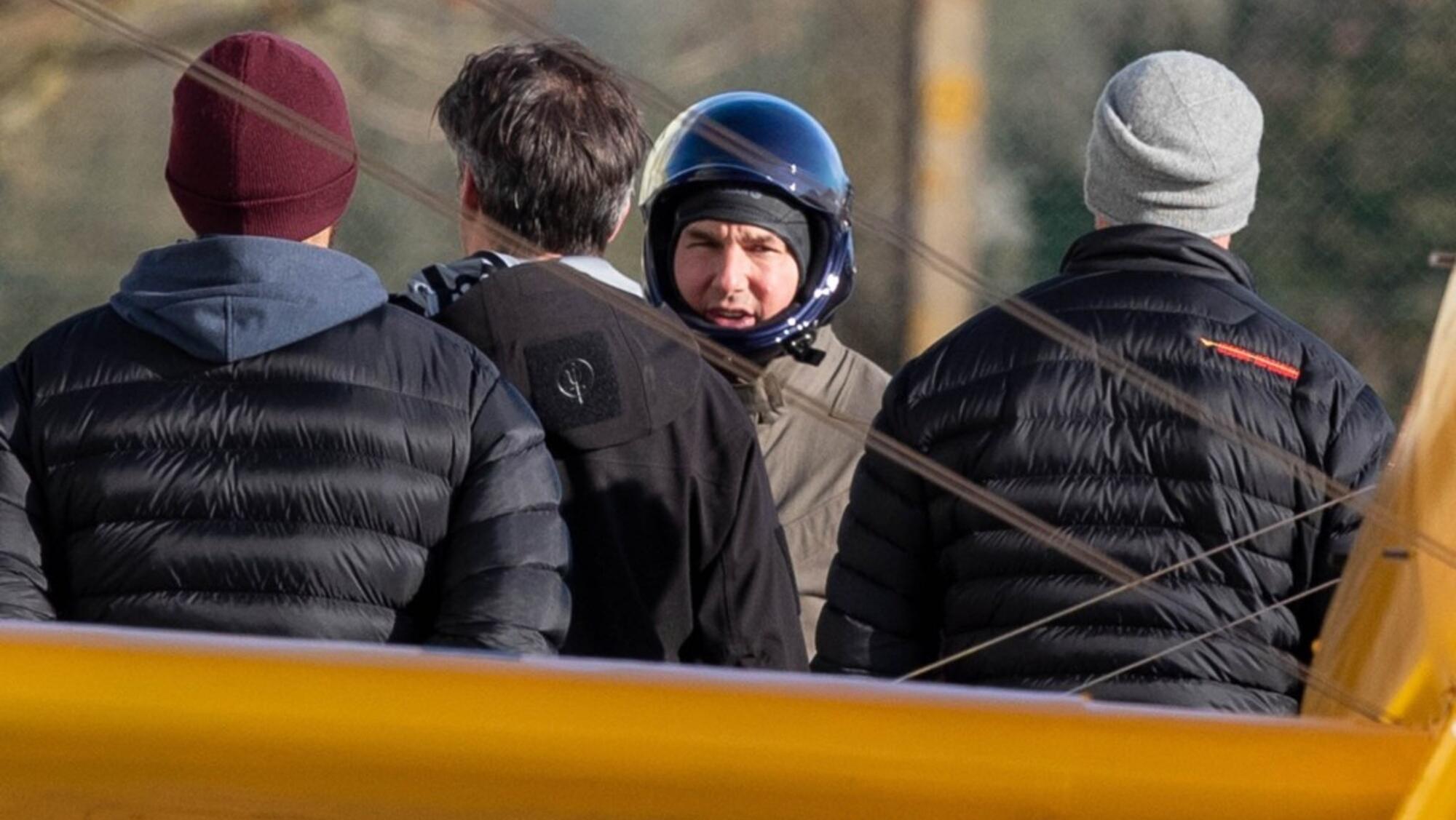 Tom Cruise hizo peligrosas maniobras de riesgo extremo en una avión de la Segunda Guerra Mundial 