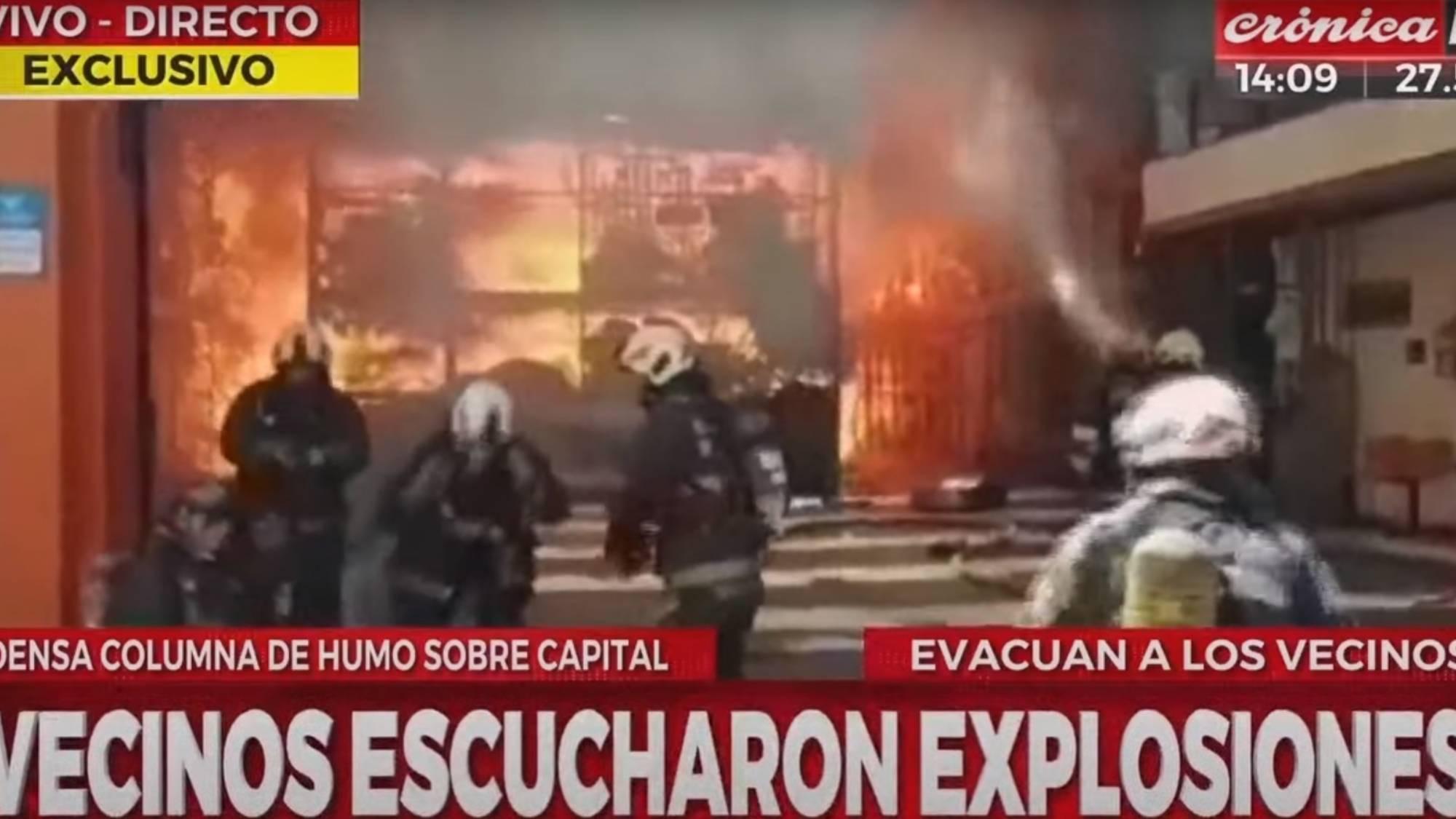 Voraz incendio en deposito del Abasto: explosiones y llamas sin control.