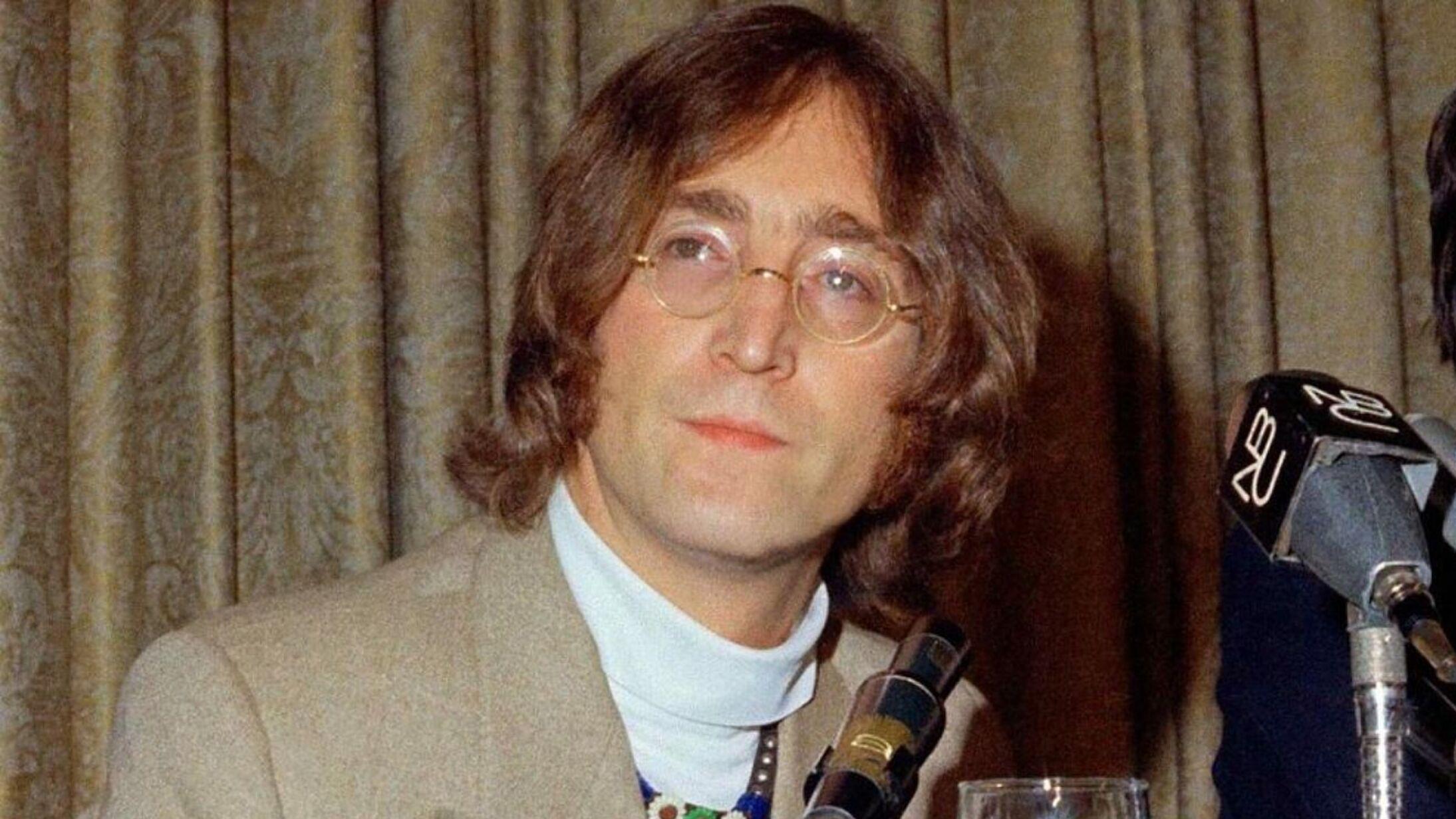 John Lennon fue asesinado por Mark David Chapman en 1980. 