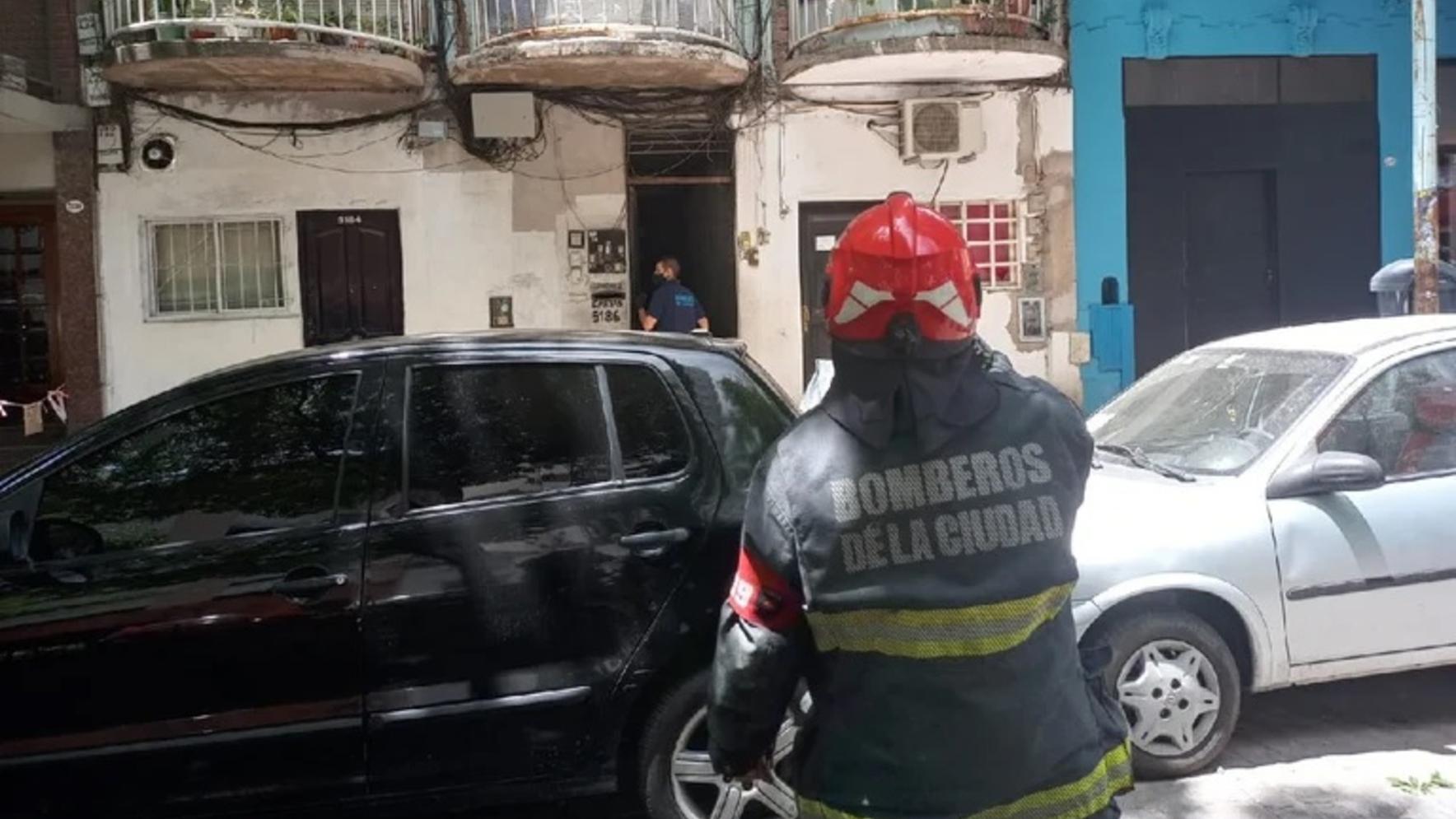 El fuego también afectó uno departamento ubicado en piso inferior al siniestrado.