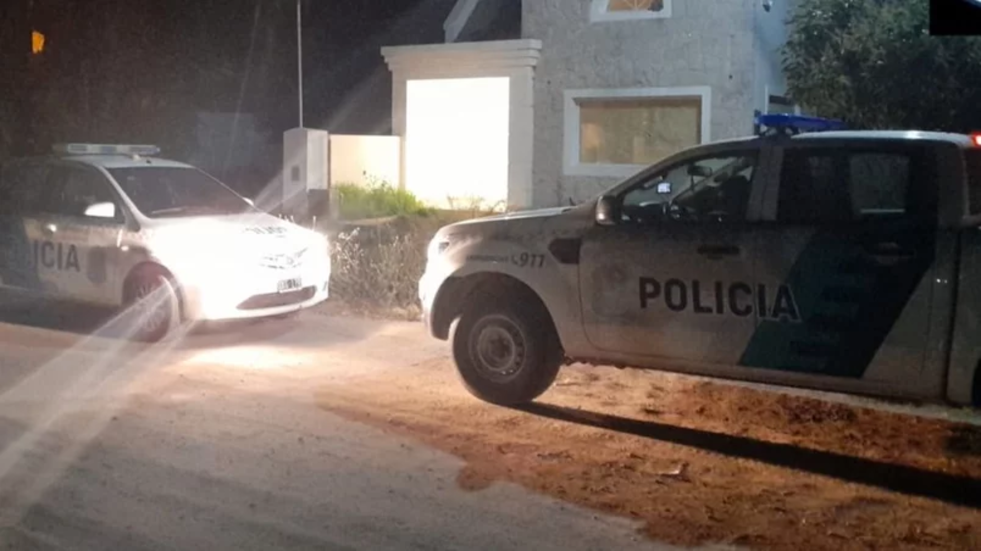 La policía llegó al lugar alertada de que un hijo golpeaba a su madre.