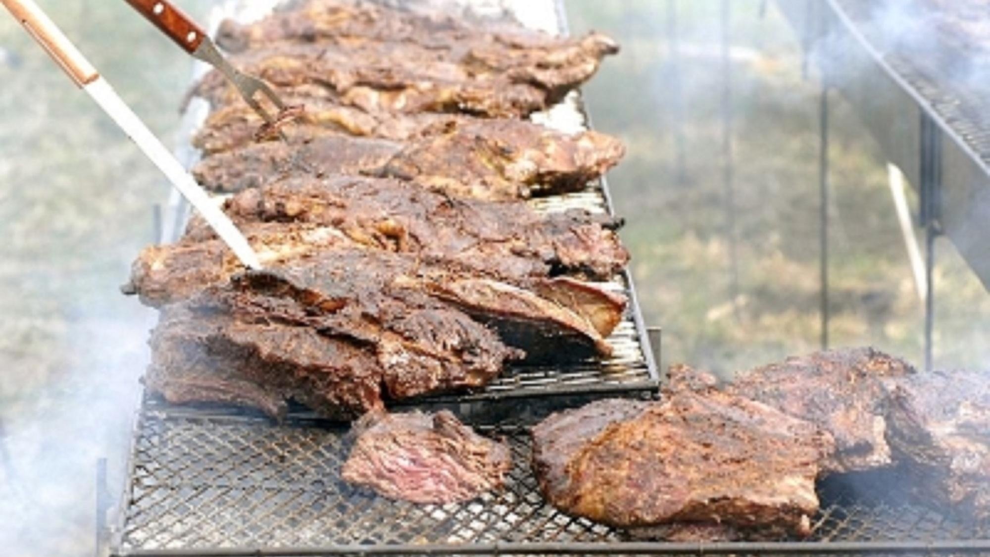 La carne no se puede dar vuelta, no se puede tocar ni siquiera con el cuchillo, solo con la chaira para sentir, al tacto, si tiene la cocción pareja.