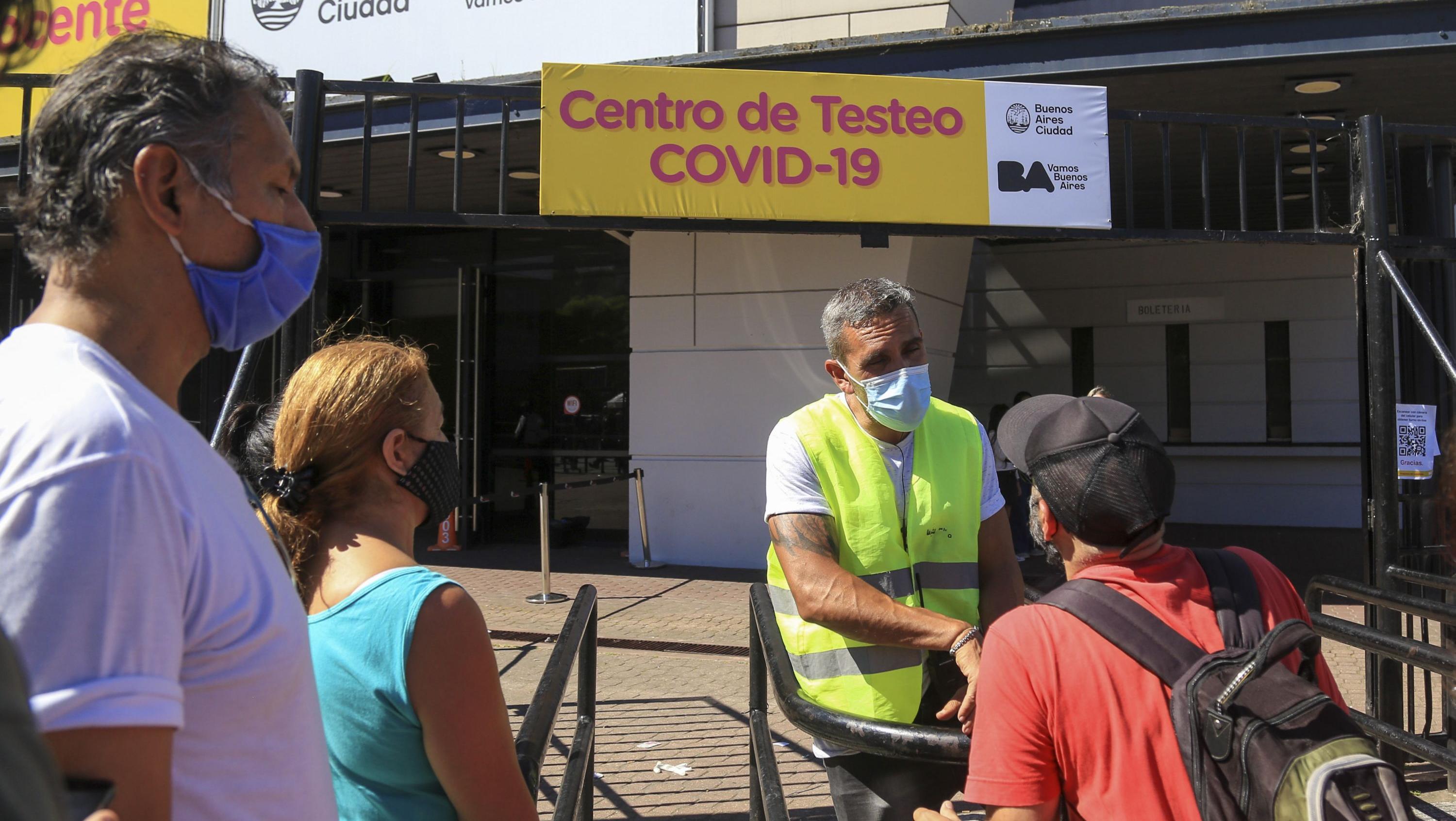 Los centros de testeo de la Ciudad de Buenos Aires estarán cerrados tras la agresión a un médico.