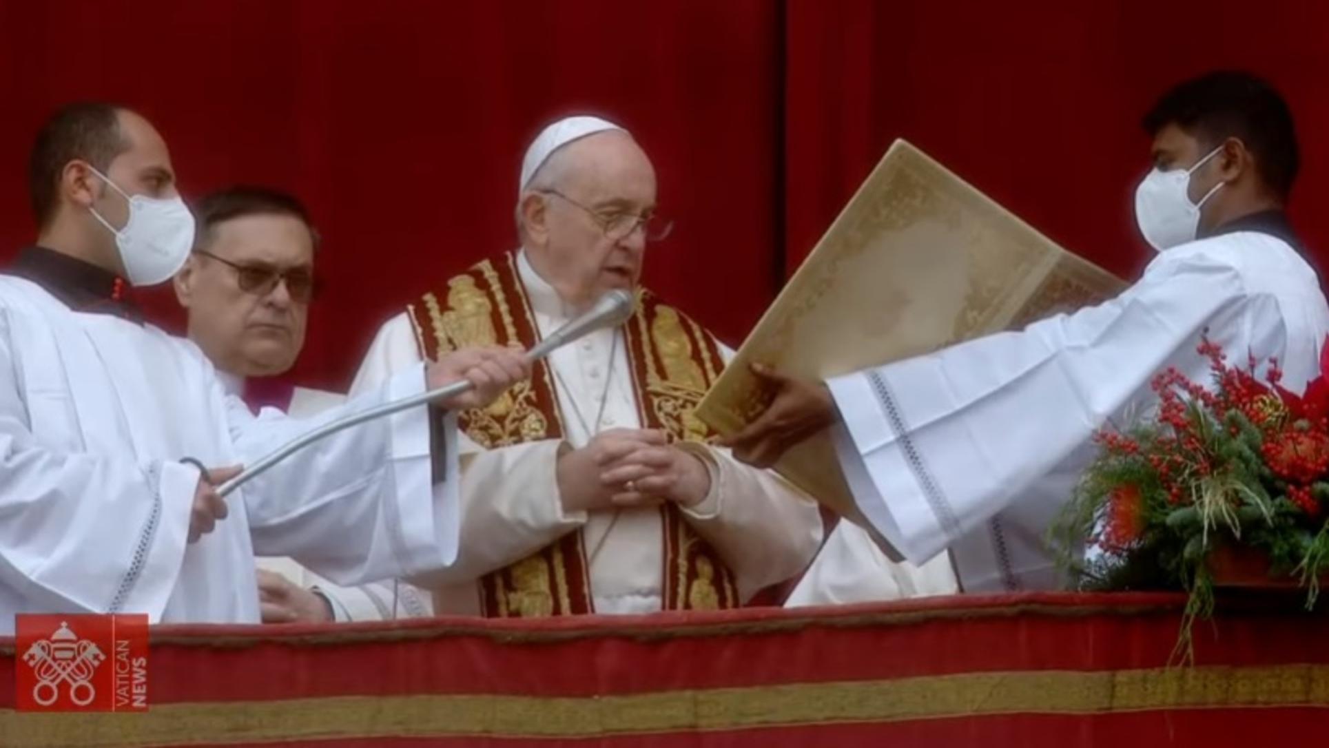 En su novena Navidad como Papa, Francisco brindó un mensaje desde la Basílica de San Pedro (Captura de pantalla).