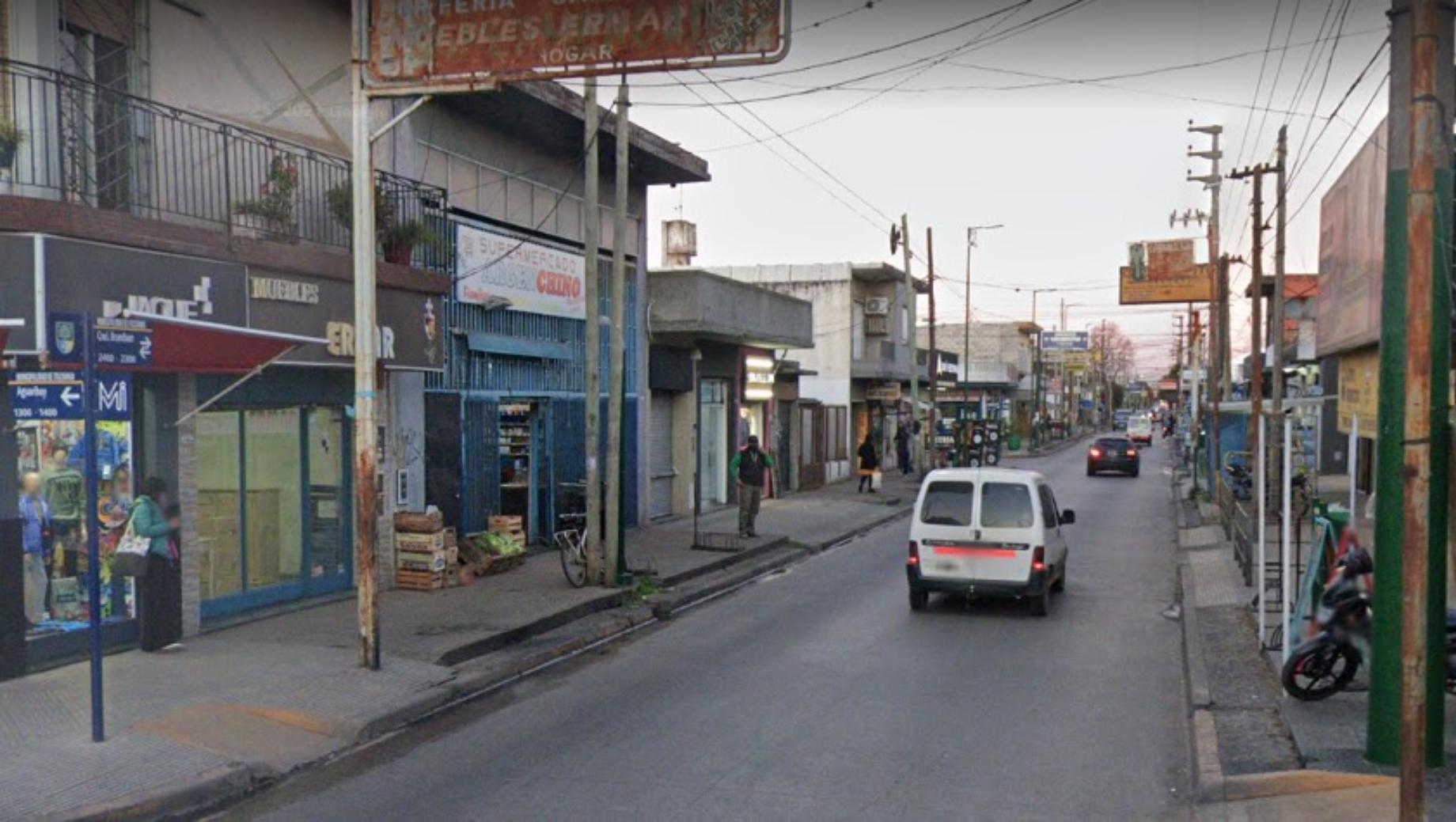 El hecho se produjo en las inmediaciones de esta esquina, en la zona comercial de Villa Ariza.