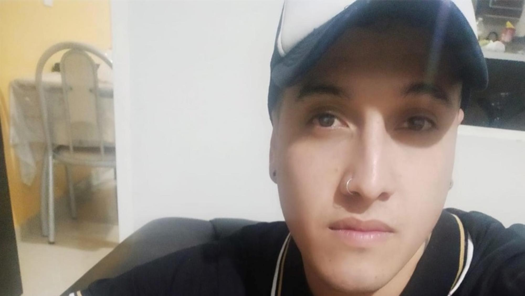 Alexander Uriel Cáceres, quien tenía 31 años, fue hallado en la estación de Ezeiza el 24 de diciembre, tras haber sido brutalmente golpeado.