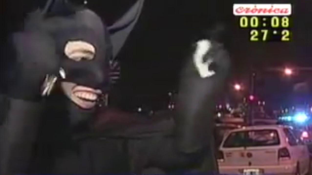 Batman, el testigo del accidente de tránsito que ya forma parte de la televisión.