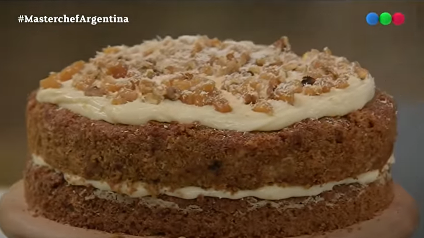 La torta caribeña lleva ananá.