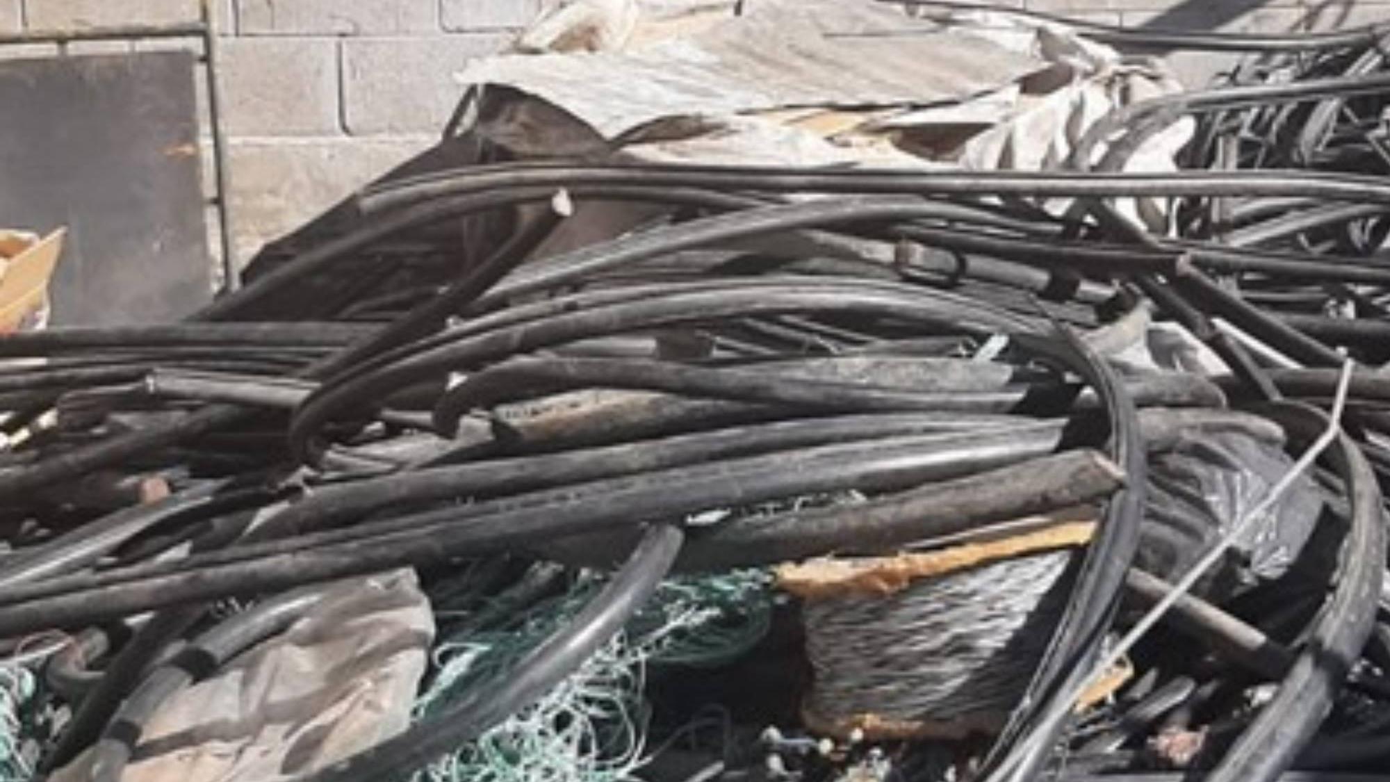 A partir de denuncias de Movistar, autoridades policiales de Quilmes confiscaron más de 3.500 kilos de cables de cobre robados a la campañía.