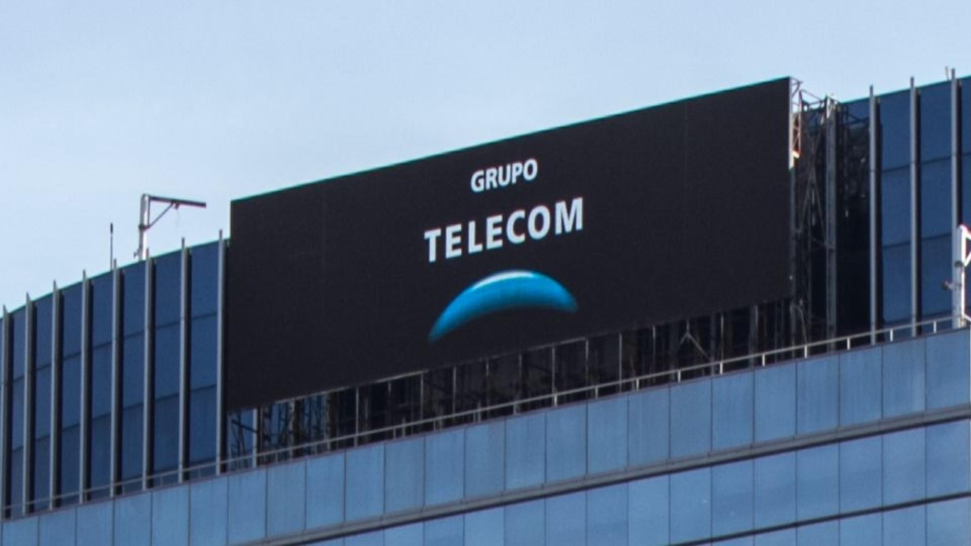 La compañía de telecomunicaciones busca llenar 300 puestos de trabajo remoto en el primer trimestre de 2022.