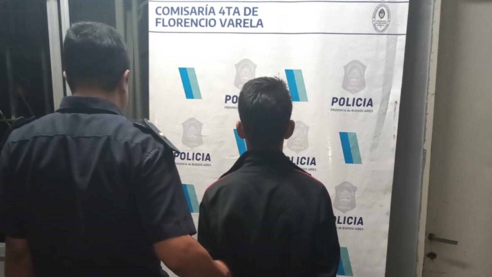 Este es el menor que fue arrestado por los funcionarios policiales.