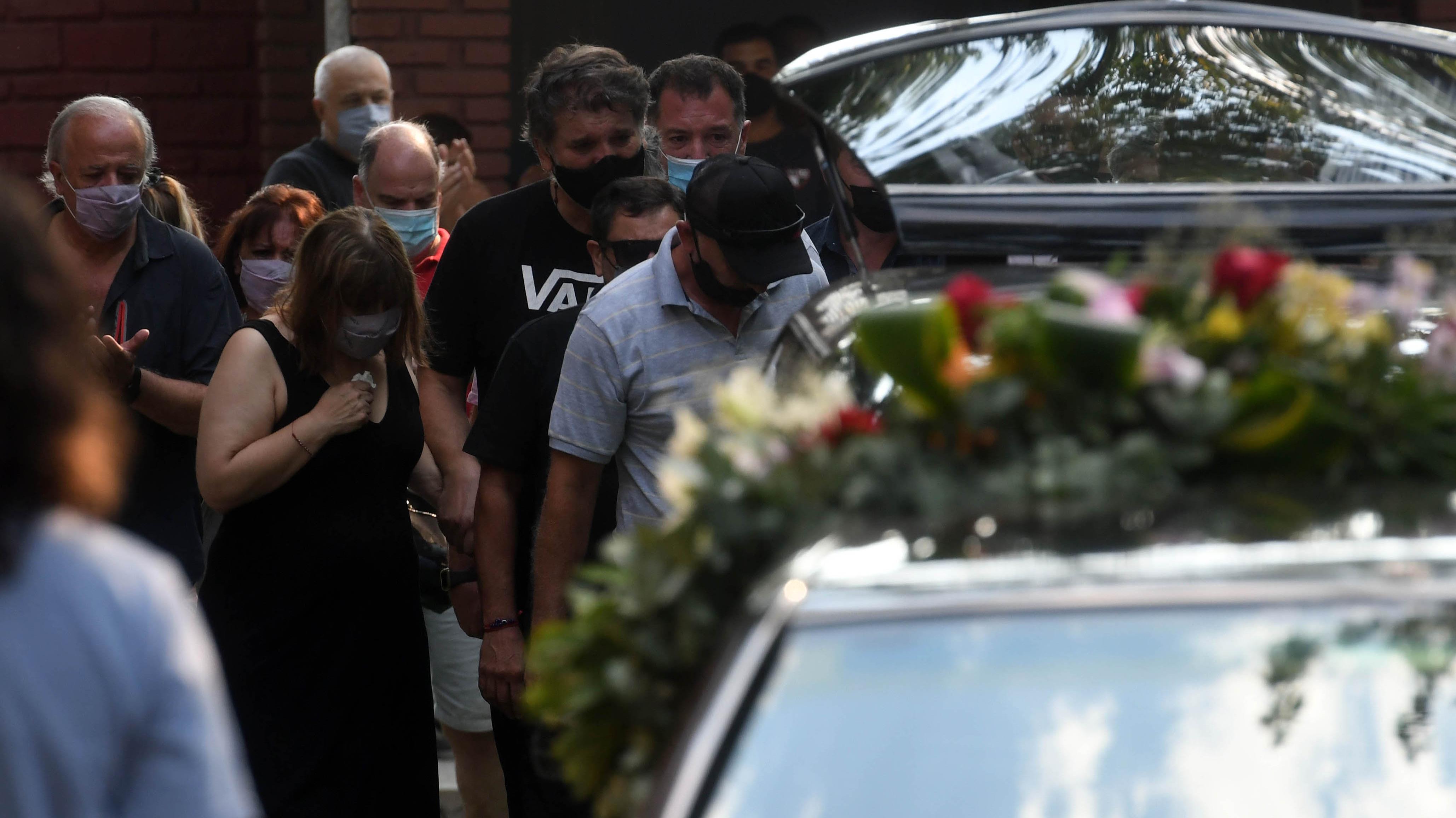 Los restos de Marcelo Longhi fueron trasladados al cementerio de Olivos (Télam).      