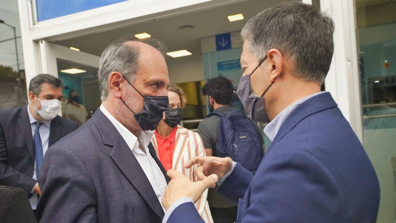 Fernando Gray y el presidente del Banco Nación, Eduardo Hecker.