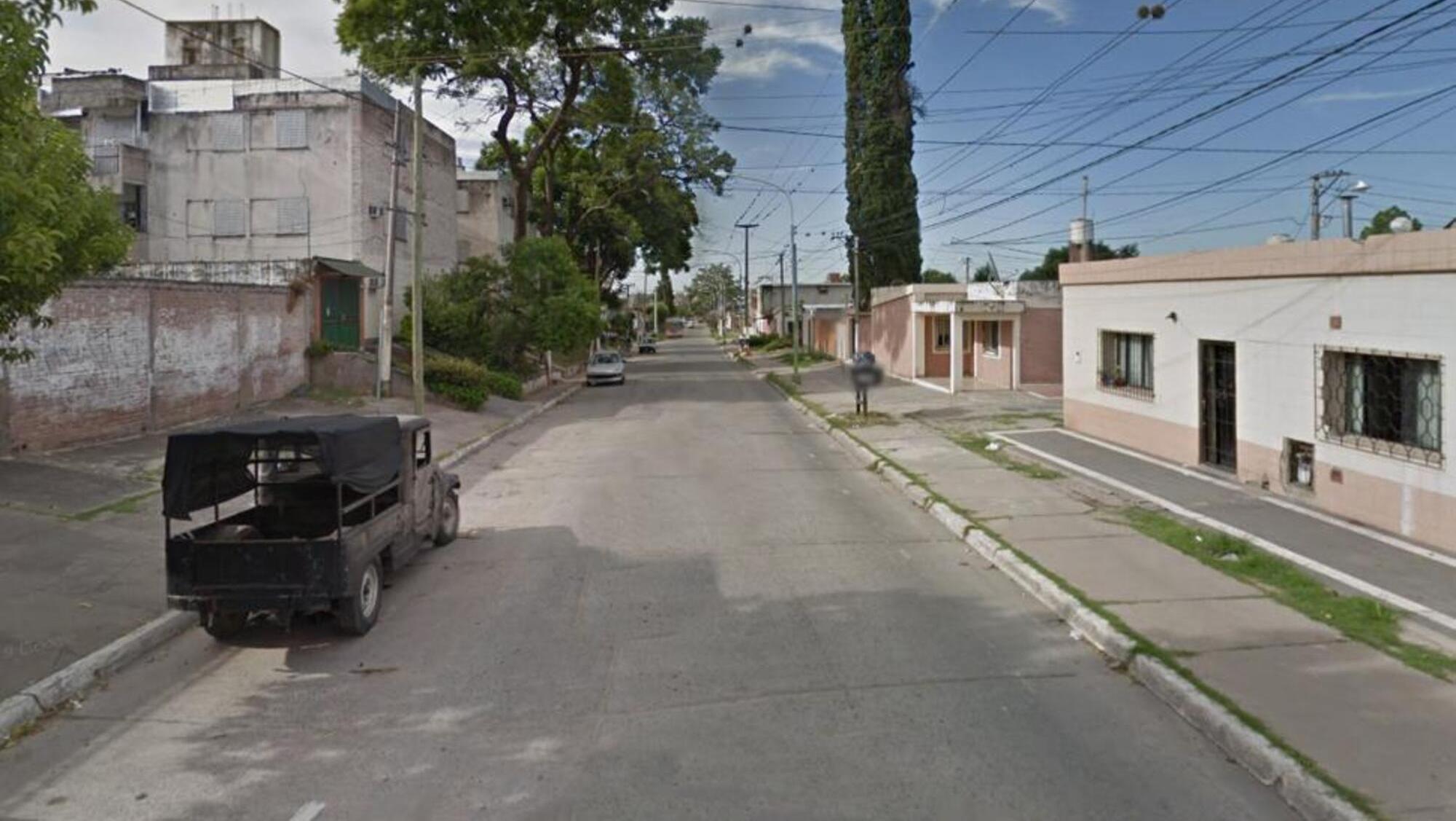 El repartidor fue atacado con un machete por un delincuente que habría querido robarle su motocicleta.