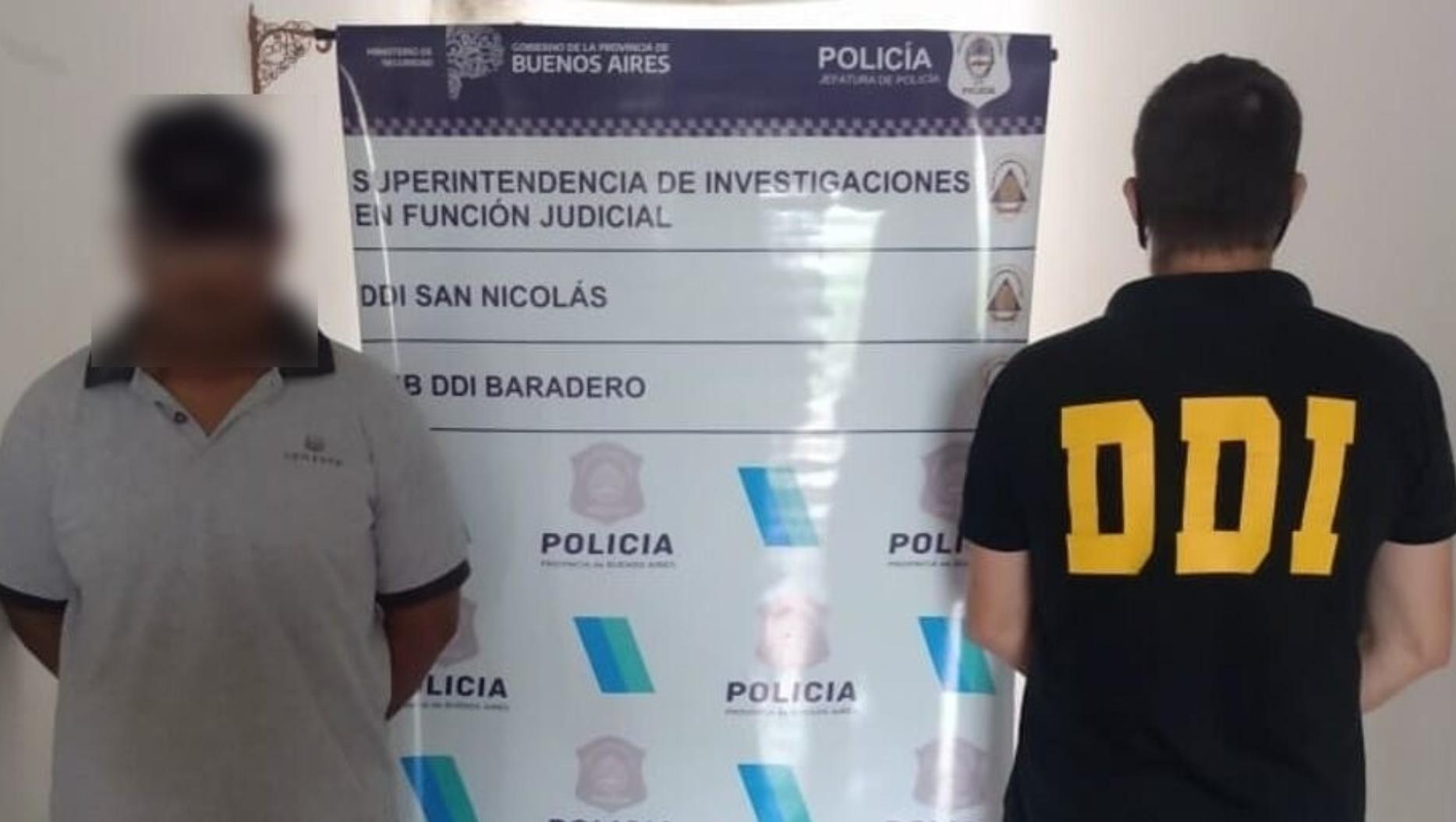 Este es el individuo que fue arrestado por los investigadores policiales.