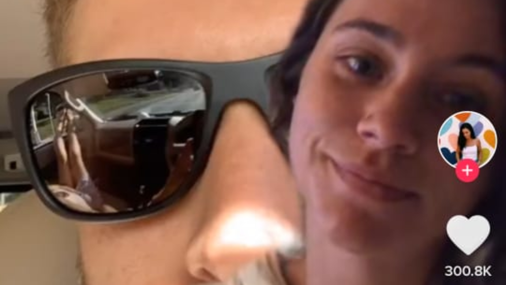 Descubre la infidelidad de su novio mediante el reflejo de sus lentes (captura de pantalla Tik Tok)