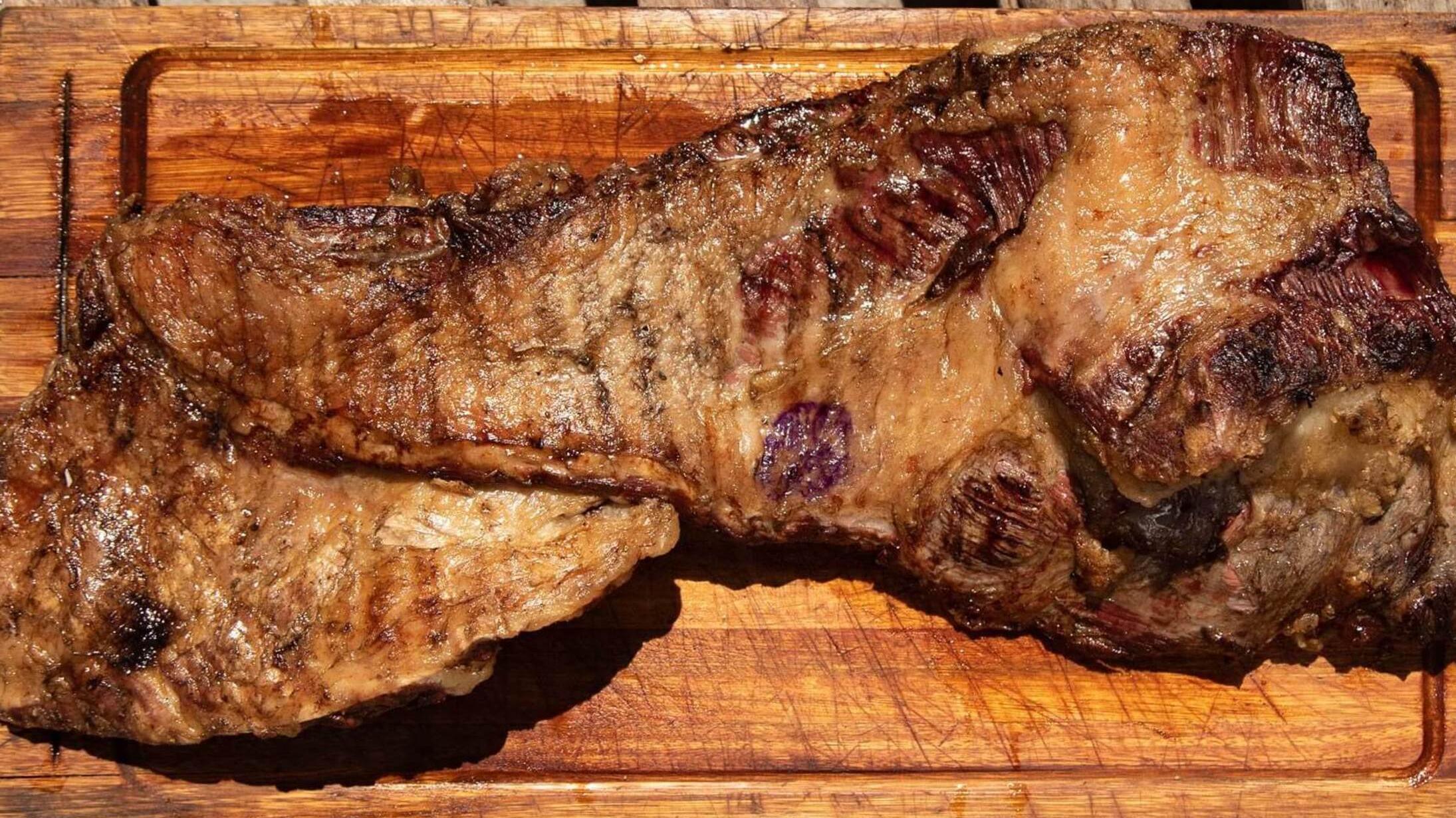 La tapa de asado, junto al vacío, es una de las opciones más elegidas para cocinar a la parrilla.