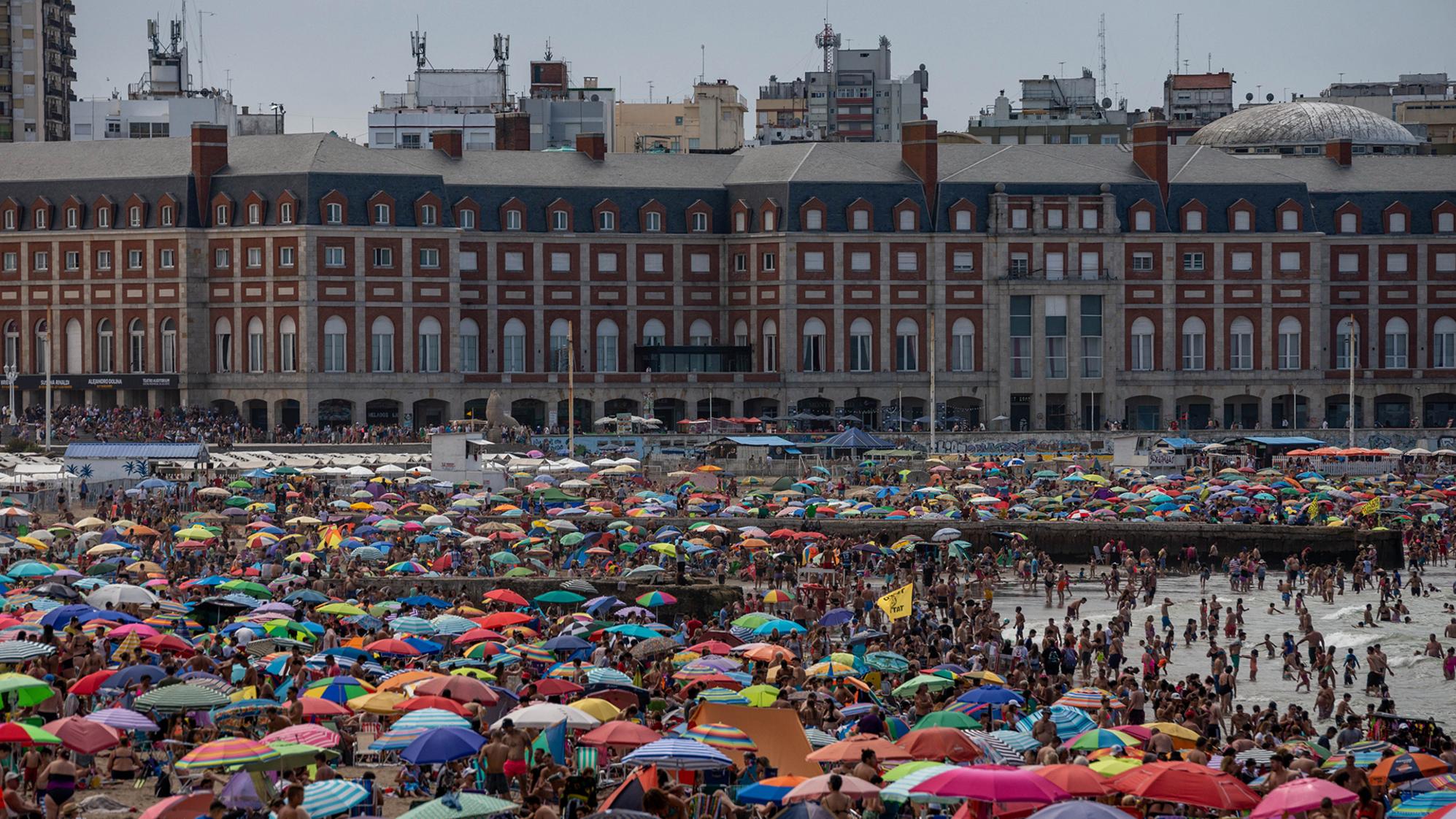 Al igual que en otros destinos de la Argentina, en Ma del Plata la afluencia turística es prácticamente récord.