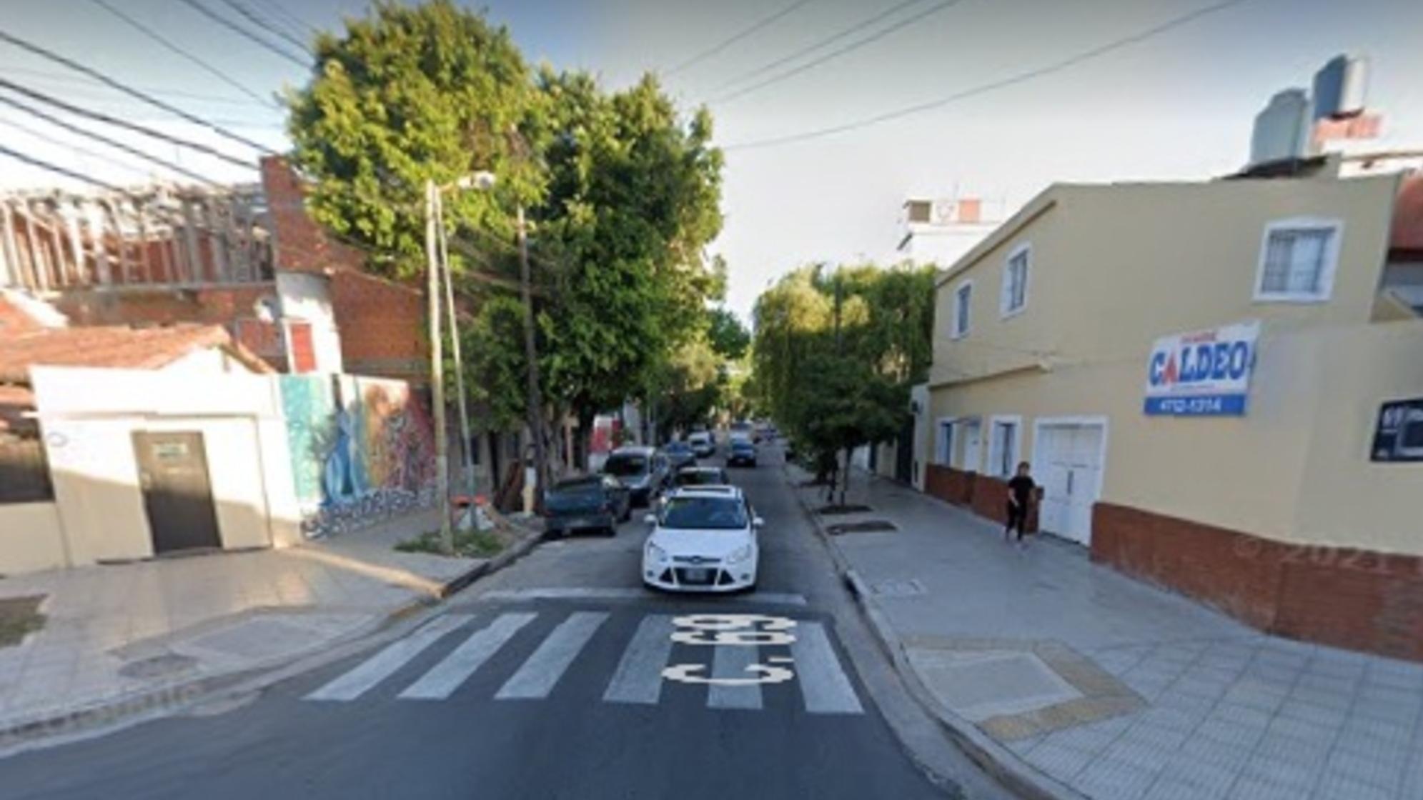 La jubilada fue asaltada y golpeada en su casa de Ituzaingó al 1700 en San Martín (Google Street View).