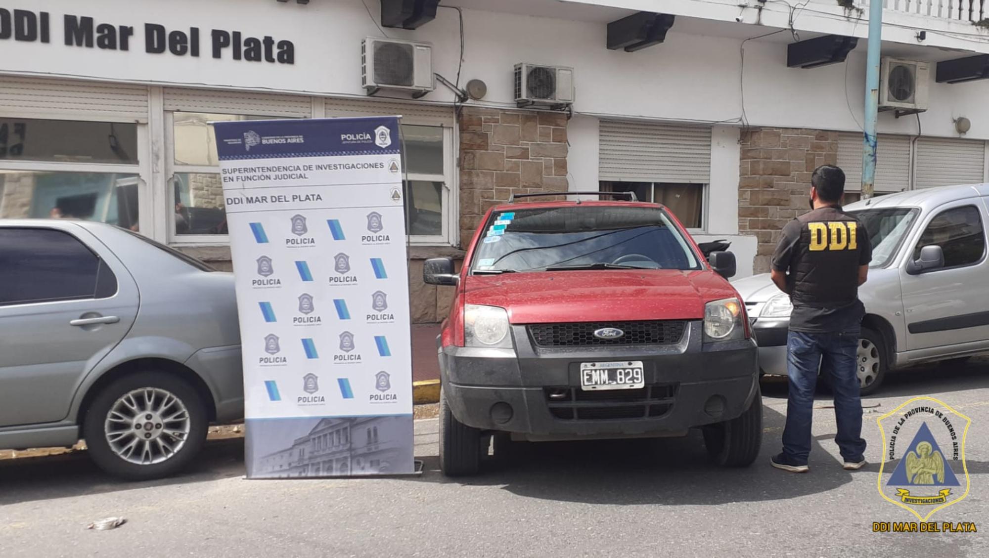 Esta es la camioneta que fue incautada en los allanamientos por los funcionarios policiales.