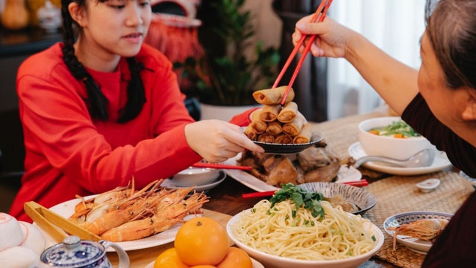 El pescado, los dumplings y los rollitos primavera son algunos de los platos típicos en el menú del Año Nuevo Chino.