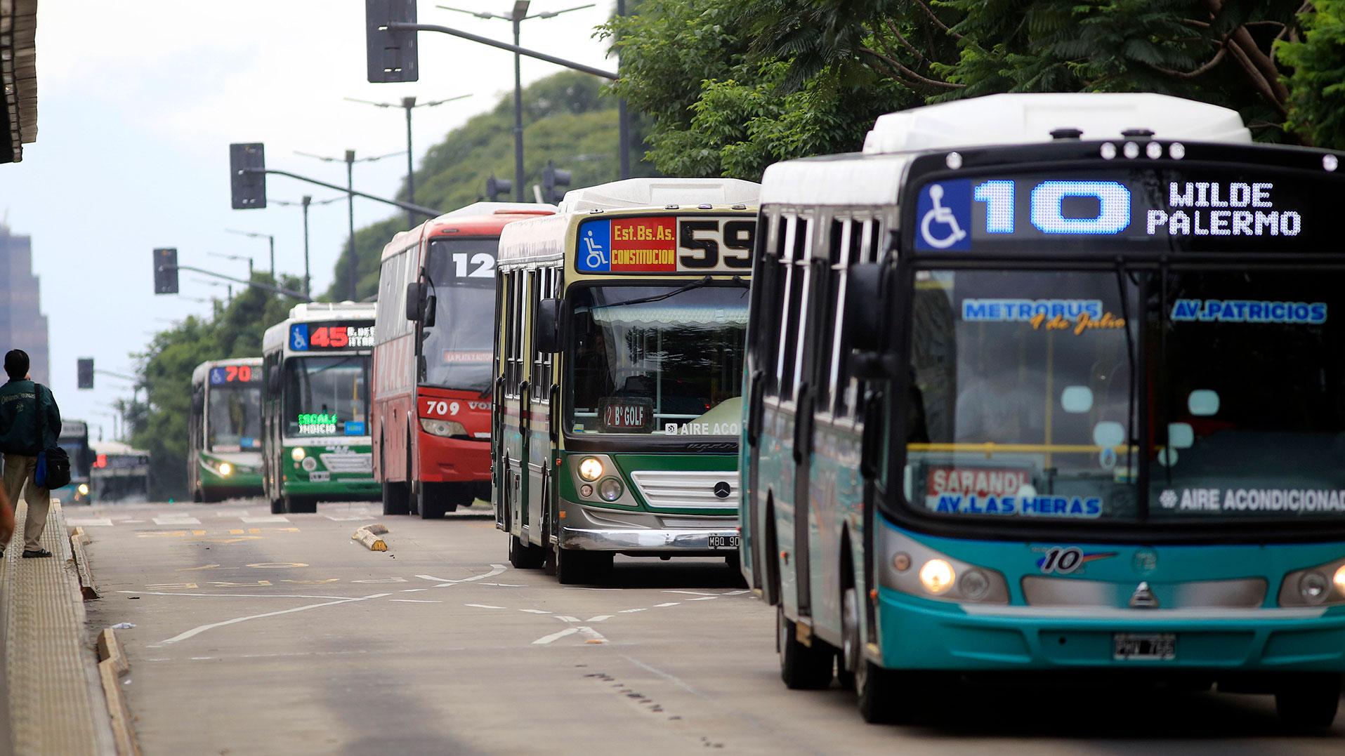 El traspaso de líneas de colectivos a la jurisdicción porteña solamente involucraría a las 32 líneas que circulan dentro de CABA sobre un total de 135.